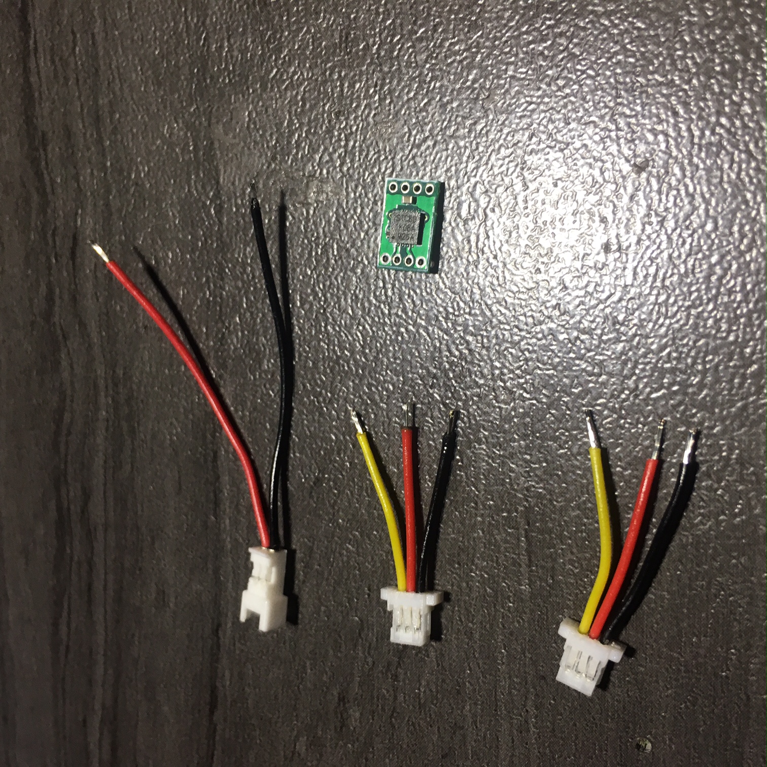 Two 1mm three pin female and One 1.25mm two pin male connectors trimmed to length and tinned with solder are ready for power supply\PPM signal harness configuration and installation. Are connectors shown here are High Q 26 AWG.