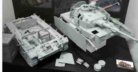 Trumpeter 116 scale Panzer IV with full interior detail.jpg