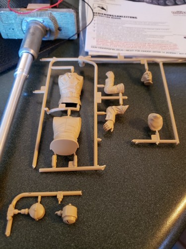 Found a new scheinwerfer plus cover as well...Recoiling mechanism will probably be set aside for some other Tiger Build..jpg