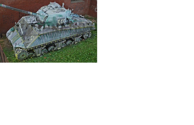 Novi Sad abandoned tank 4a.jpg