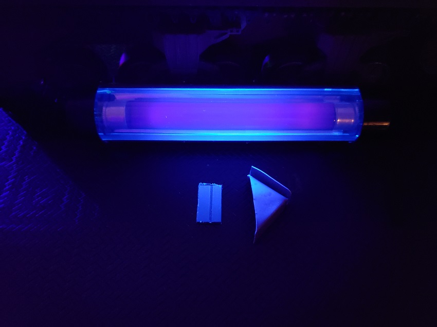 As advertised...  I think I need a bigger UV Light to light up an entire tank tho....jpg