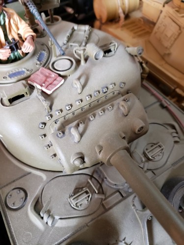 105mm rain cover mounts...the 75mm Gun Tank does not have them.jpg