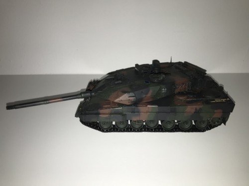 Me g 1/35 Leopard 2. Still needs some weathering.