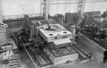 440px-Bundesarchiv_Bild_101I-635-3965-34,_Panzerfabrik_in_Deutschland.jpg
