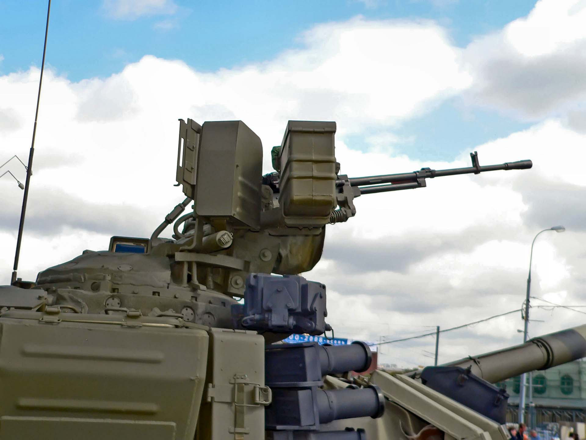 tanksdb.ru_t-90_33.jpg