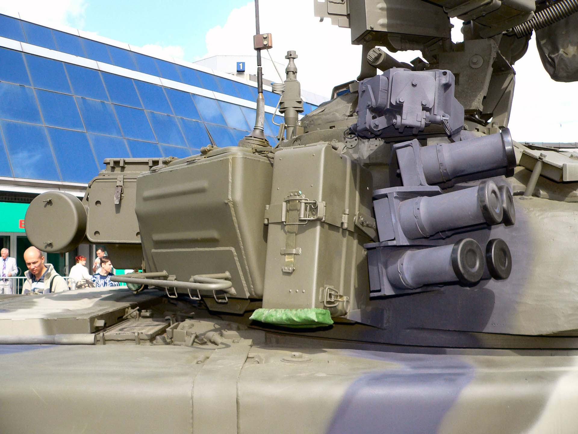 tanksdb.ru_t-90_34.jpg