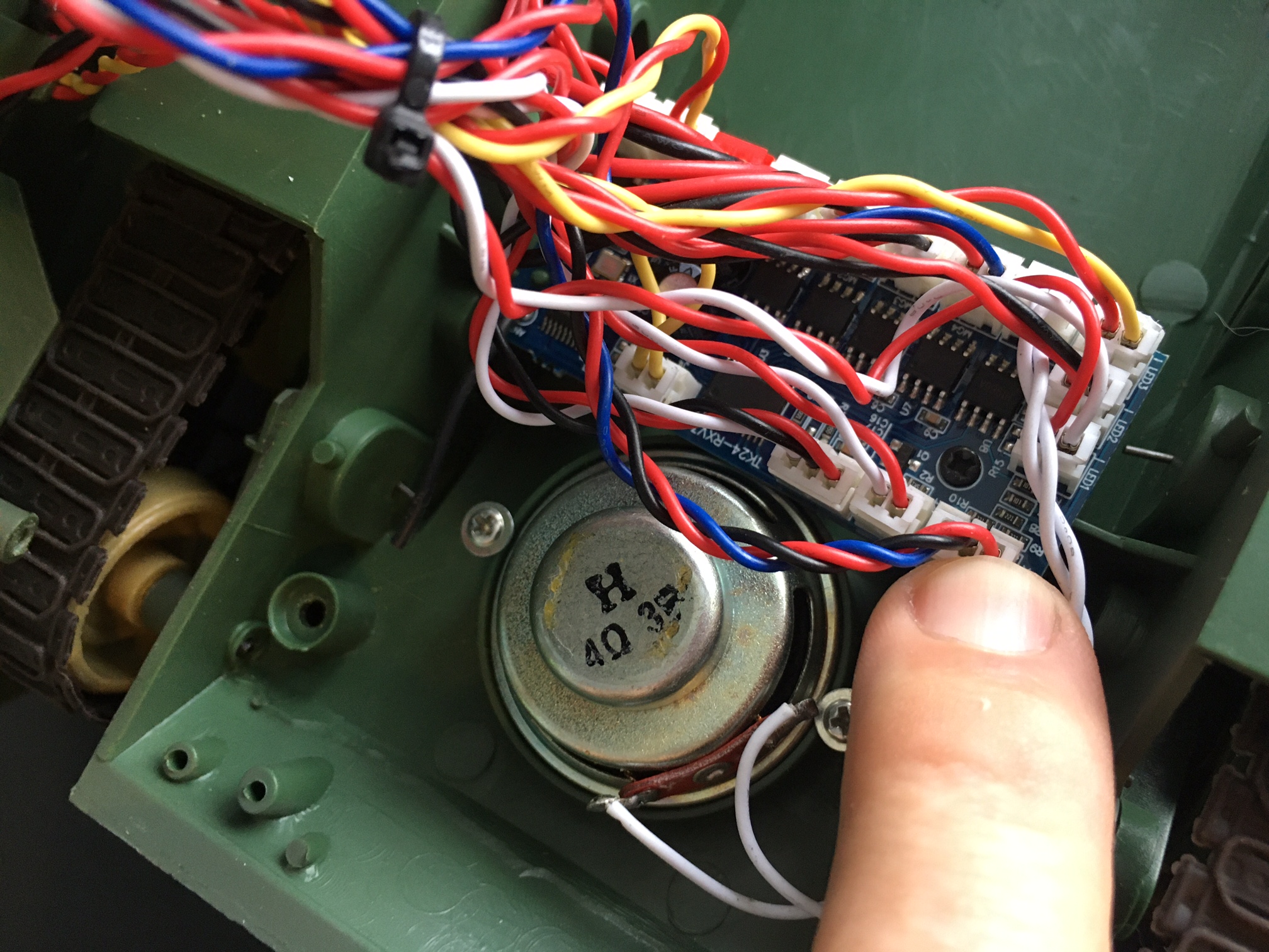 HL 1/24 2s lipo 2.4g radio board from new Abrams Tank. This is an excellent Tank control board and does both I|R and BB battle with a 2 cell lipo.