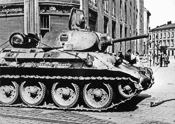 T 34 with transmission on deck.jpg