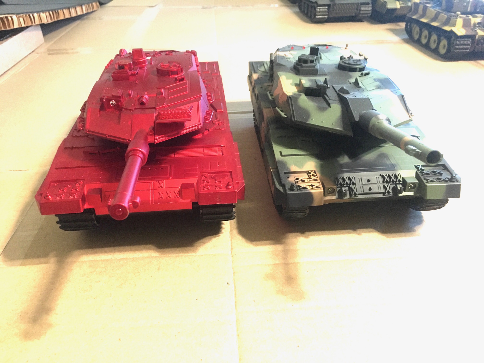 Red Panzer next to a HL 1/24 Leopard. Looks similar to me.