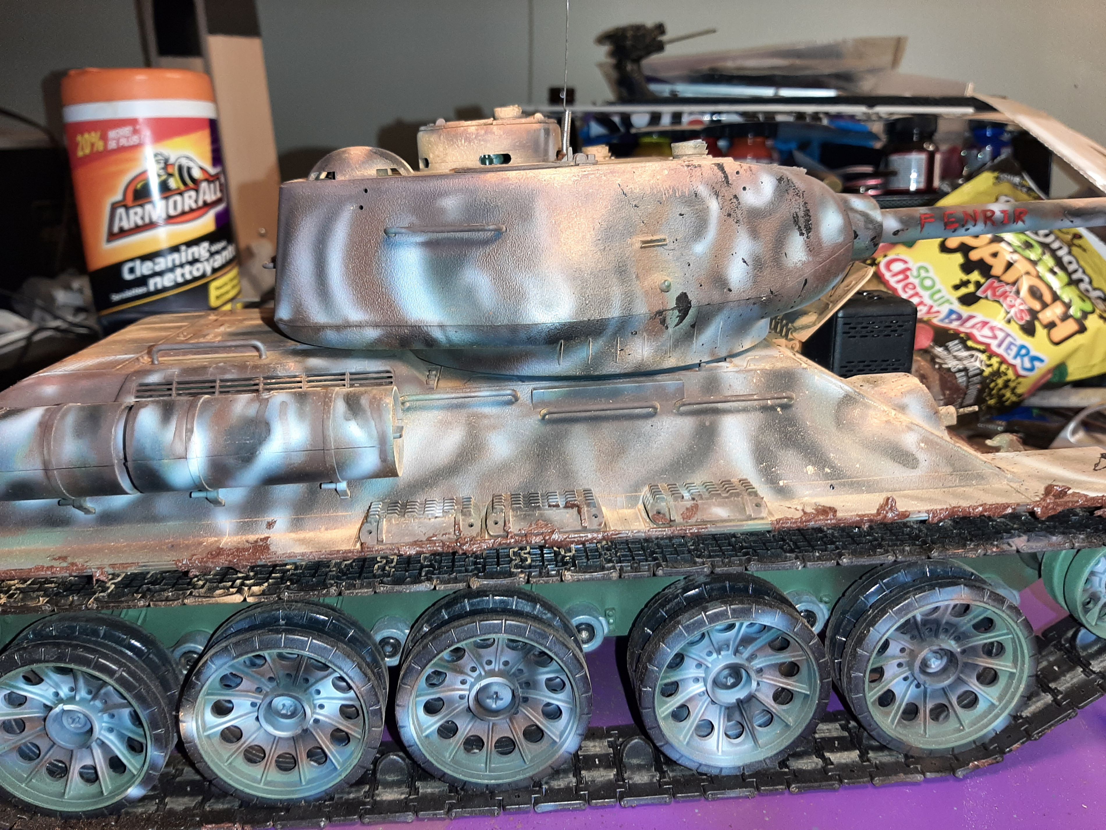 T34_85_rc_tank_right_side.jpg