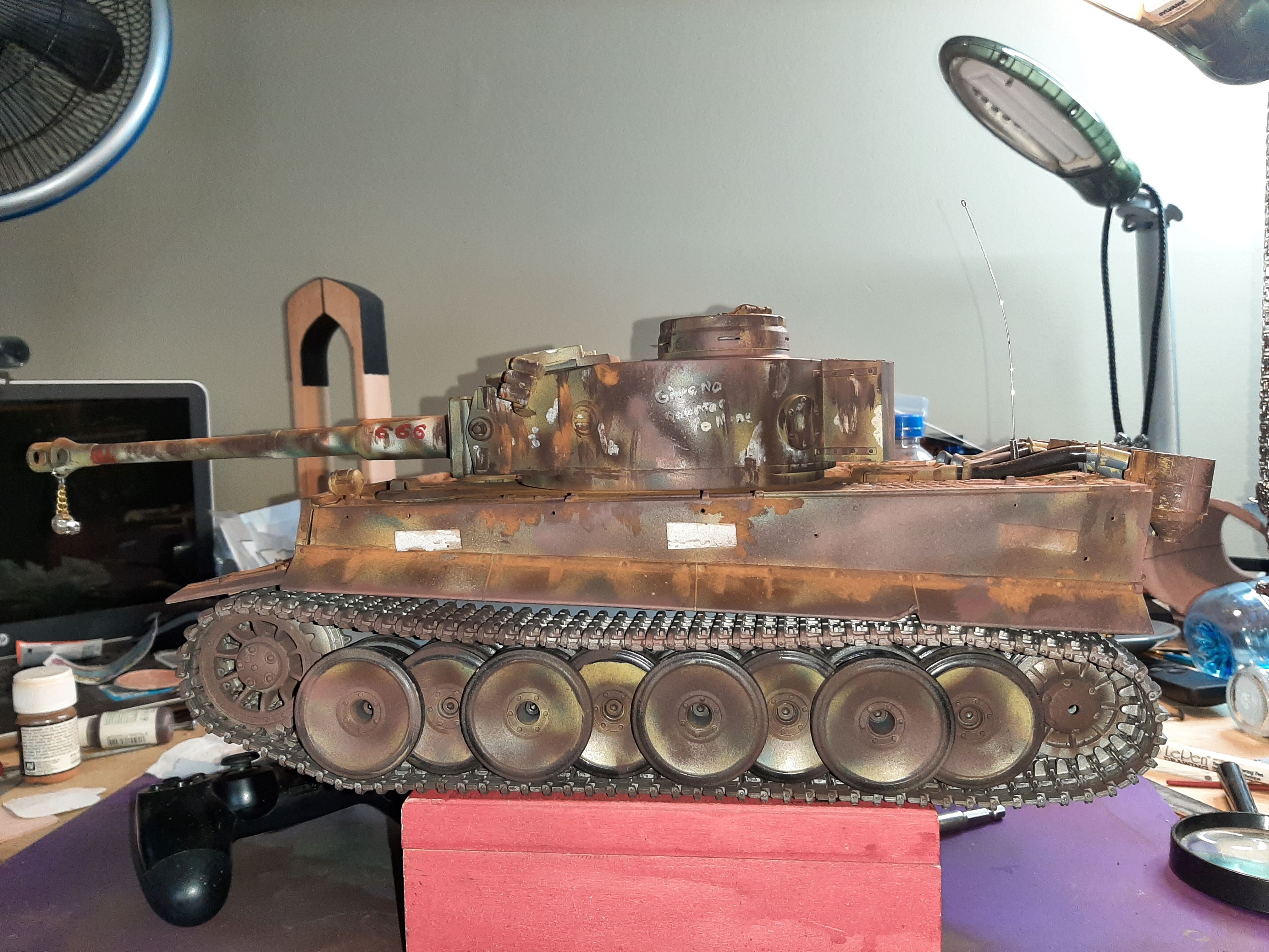 Tiger_1_rc_tank_left_side.jpg