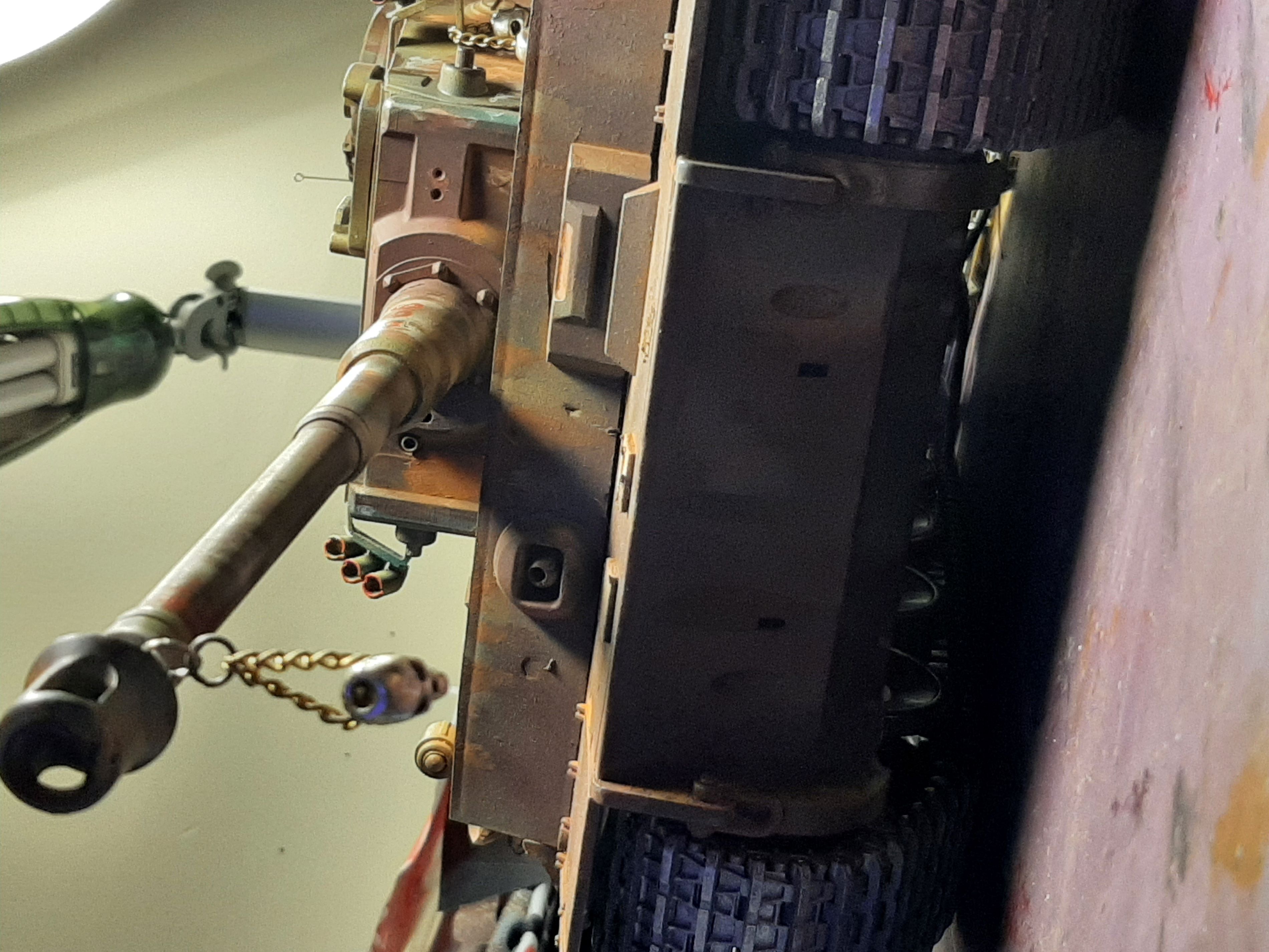 Tiger_1_front_of_turret.jpg