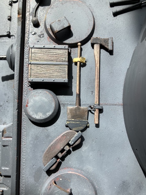Tools being installed. How the people doing 1/35 manage PE is beyond me? Only two more clasps to make and paint.