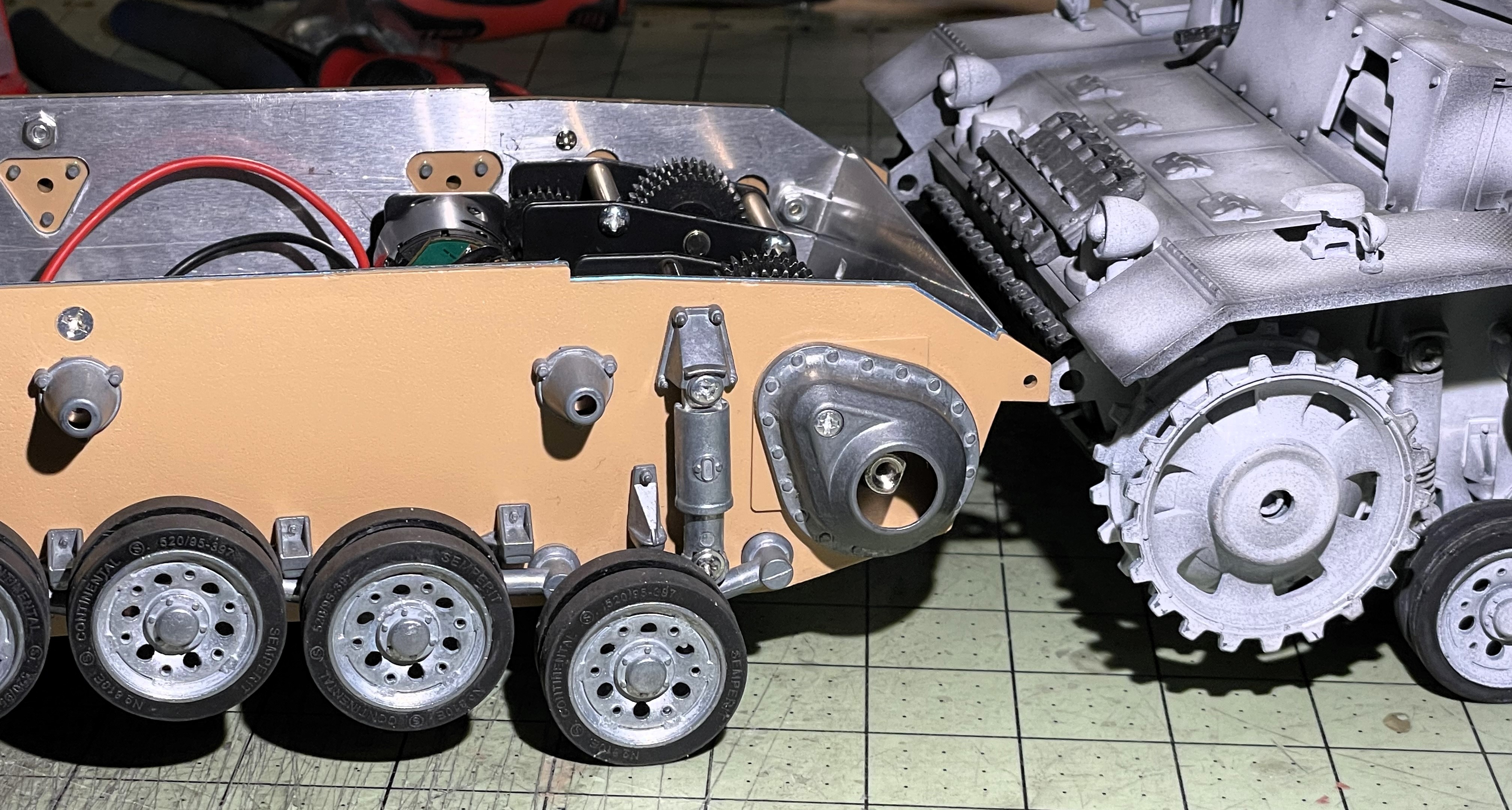 1/16 PzKpfw III Ausf M - Converting Trumpeter kit to RC - Build