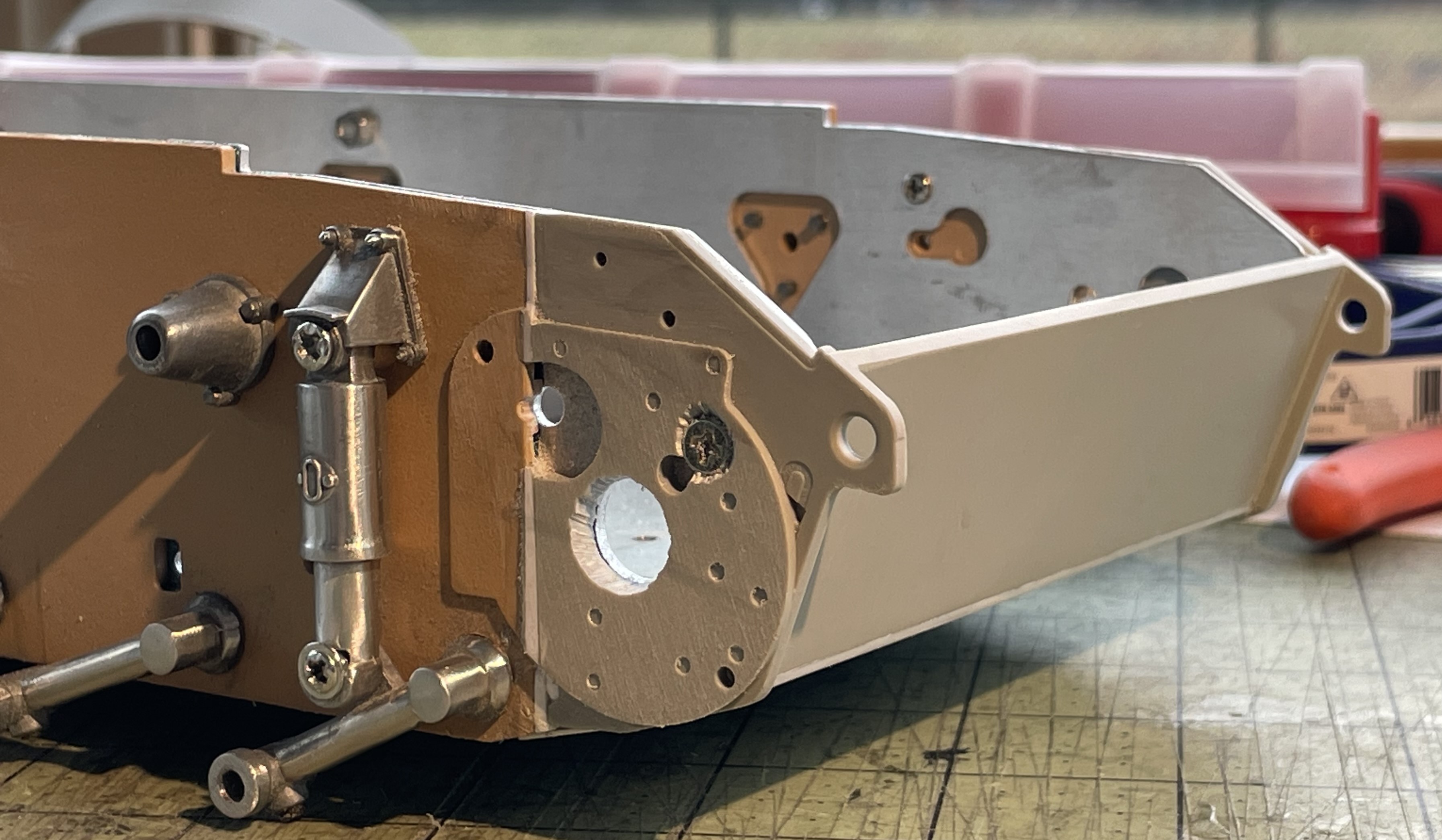 1/16 PzKpfw III Ausf M - Converting the Trumpeter/Heller kit to RC - Build