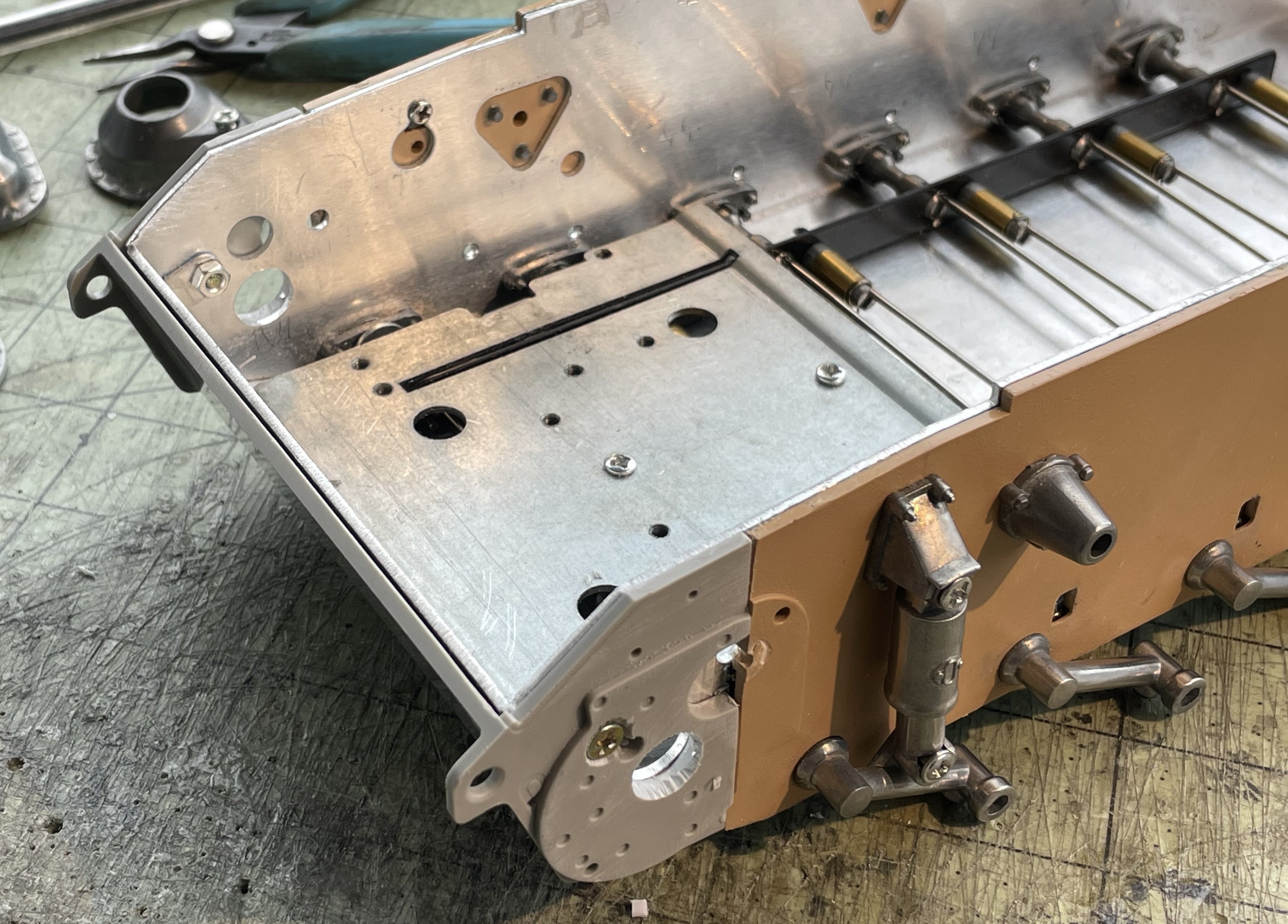 1/16 PzKpfw III Ausf M - Converting the Trumpeter/Heller kit to RC - Build
