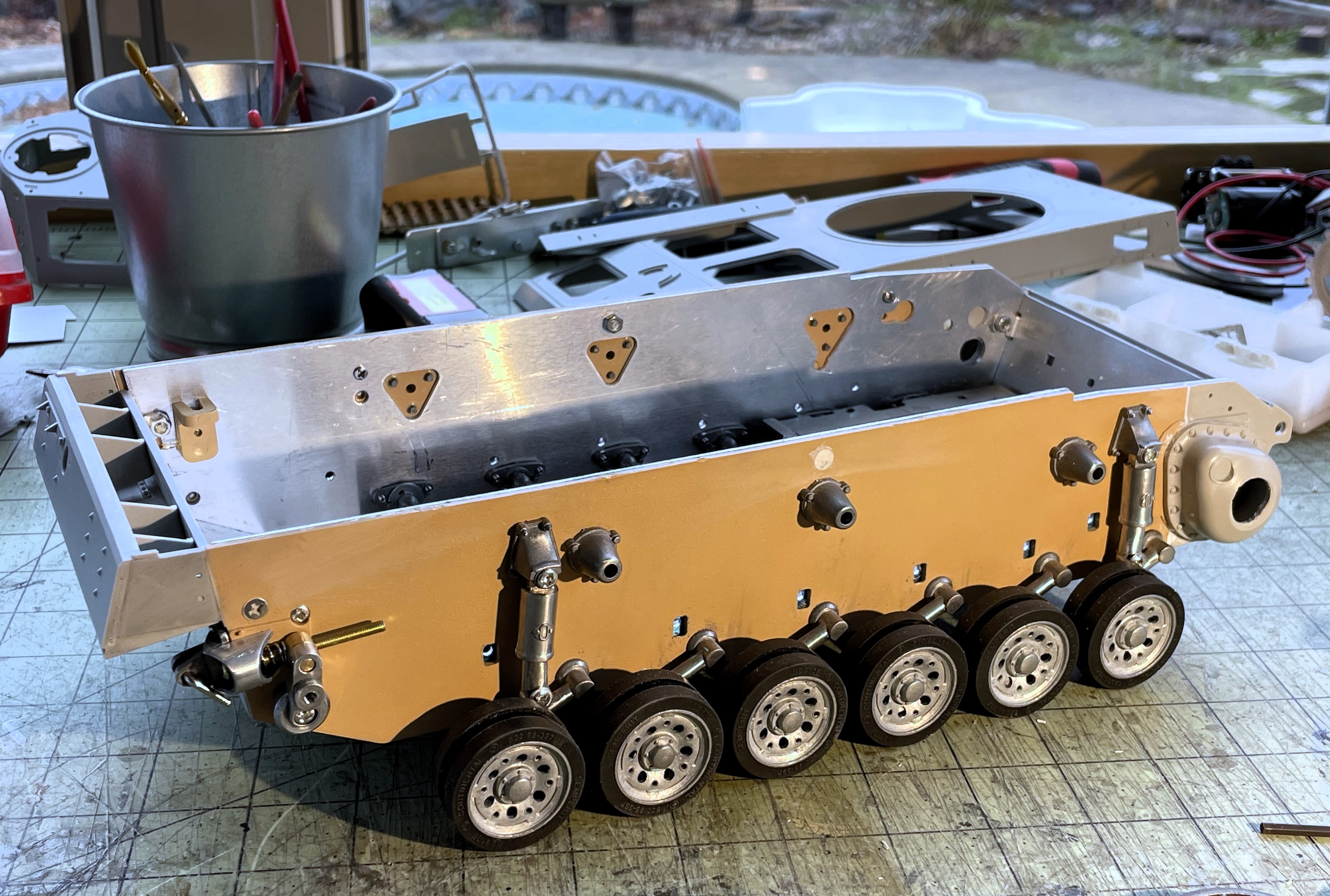 1/16 PzKpfw III Ausf M - Converting the Trumpeter/Heller kit to RC - Build