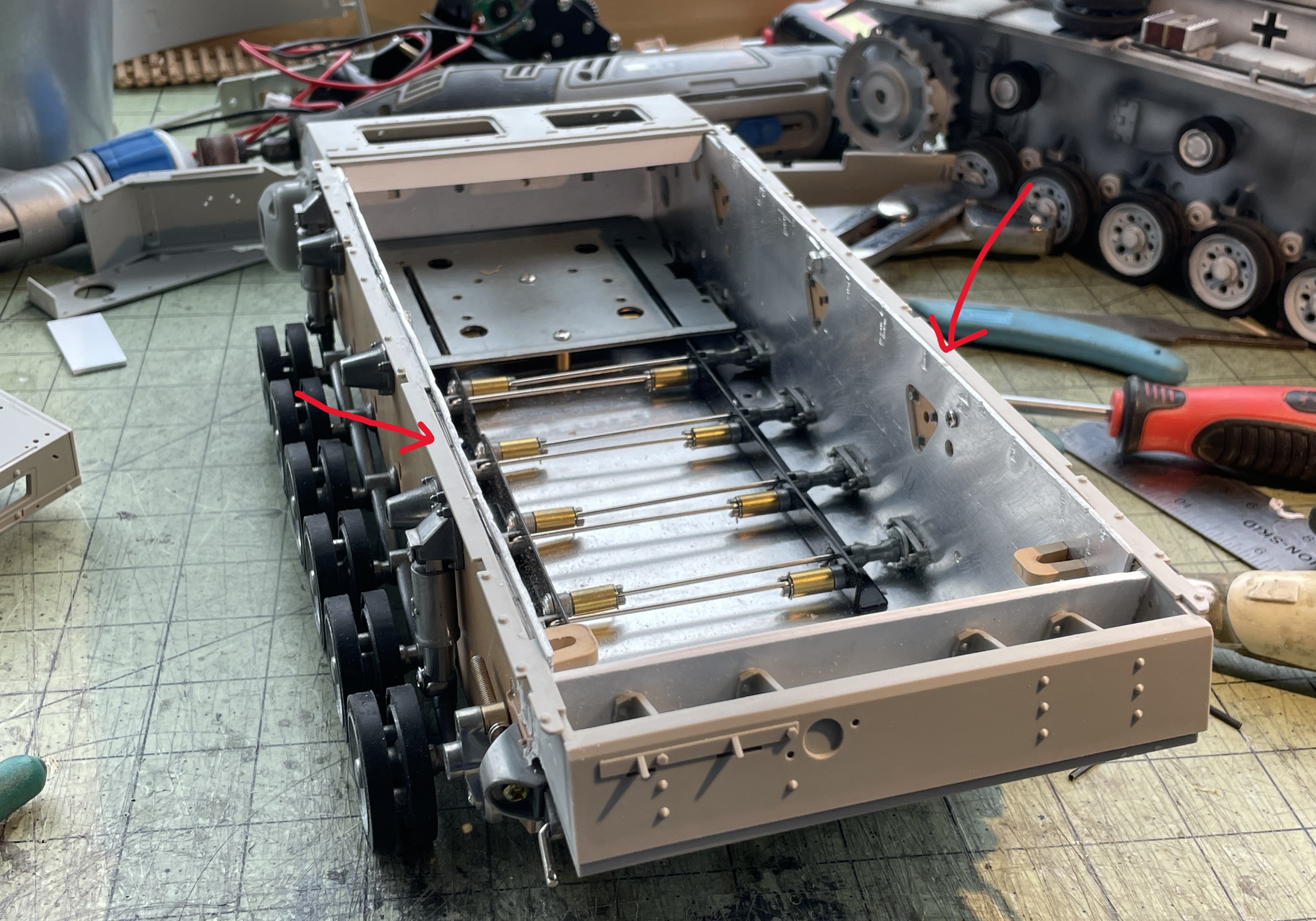 1/16 PzKpfw III Ausf M - Converting the Trumpeter/Heller kit to RC - Build