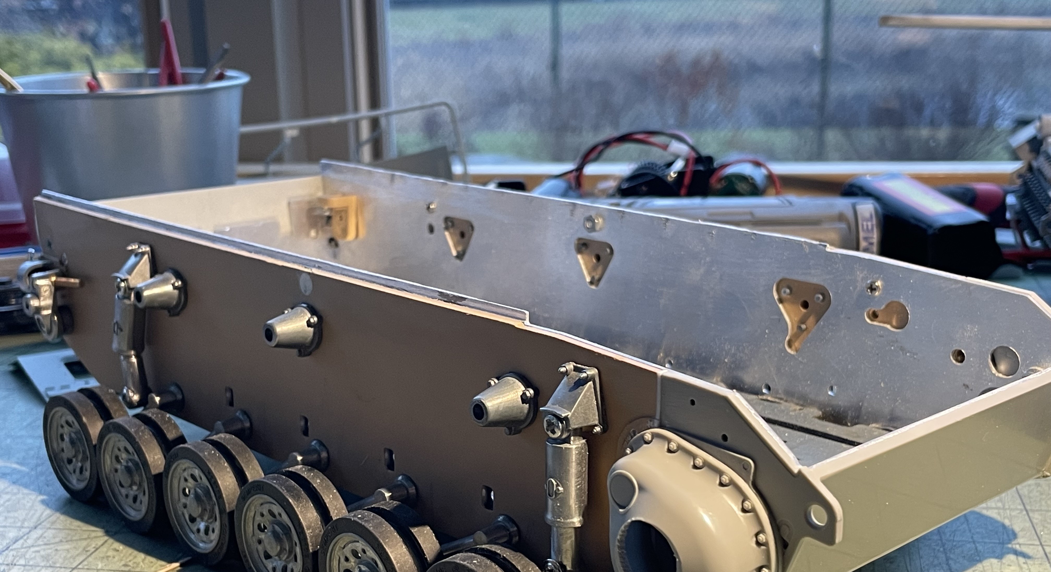 1/16 PzKpfw III Ausf M - Converting the Trumpeter/Heller kit to RC - Build