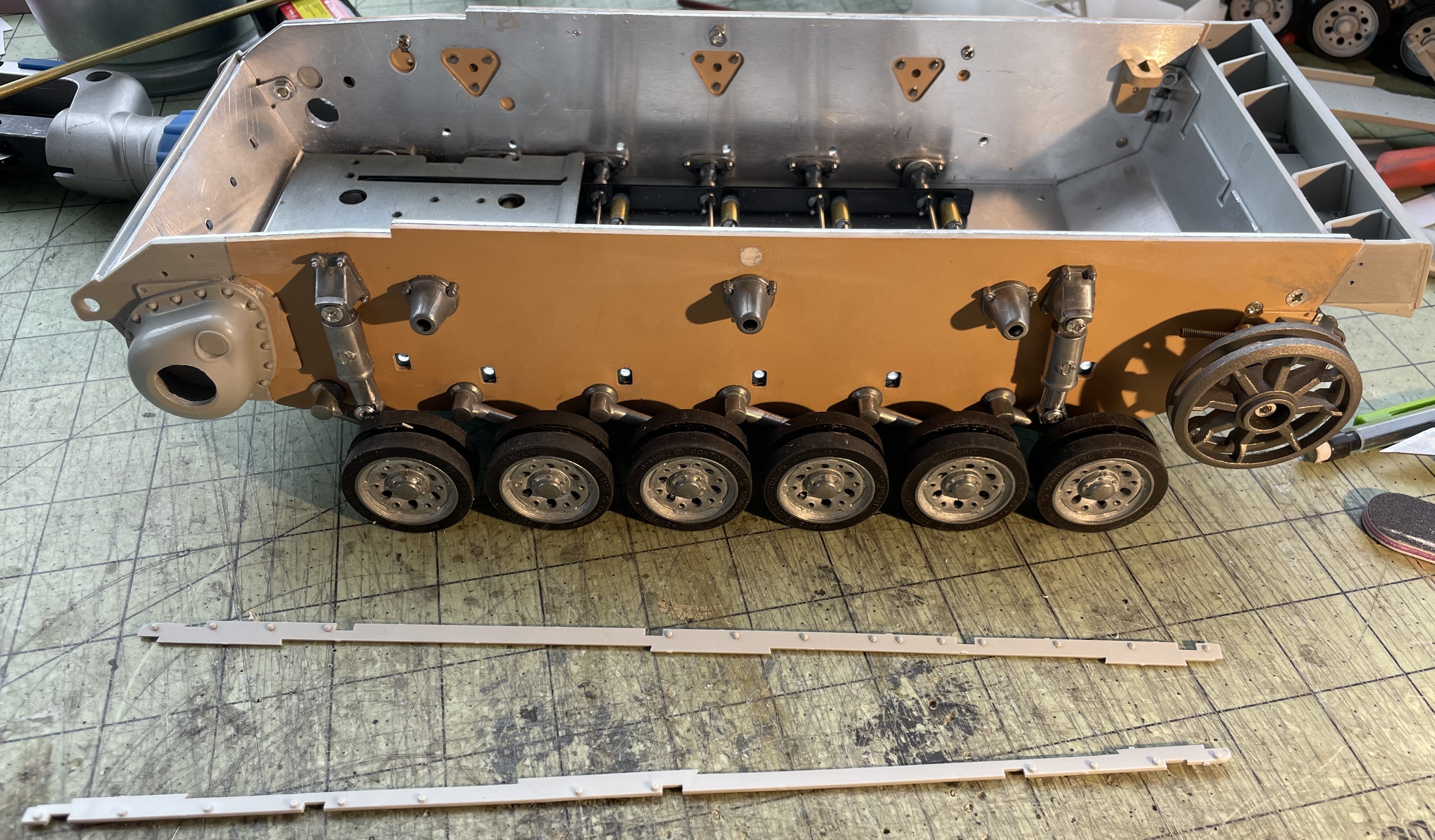 1/16 PzKpfw III Ausf M - Converting the Trumpeter/Heller kit to RC - Build