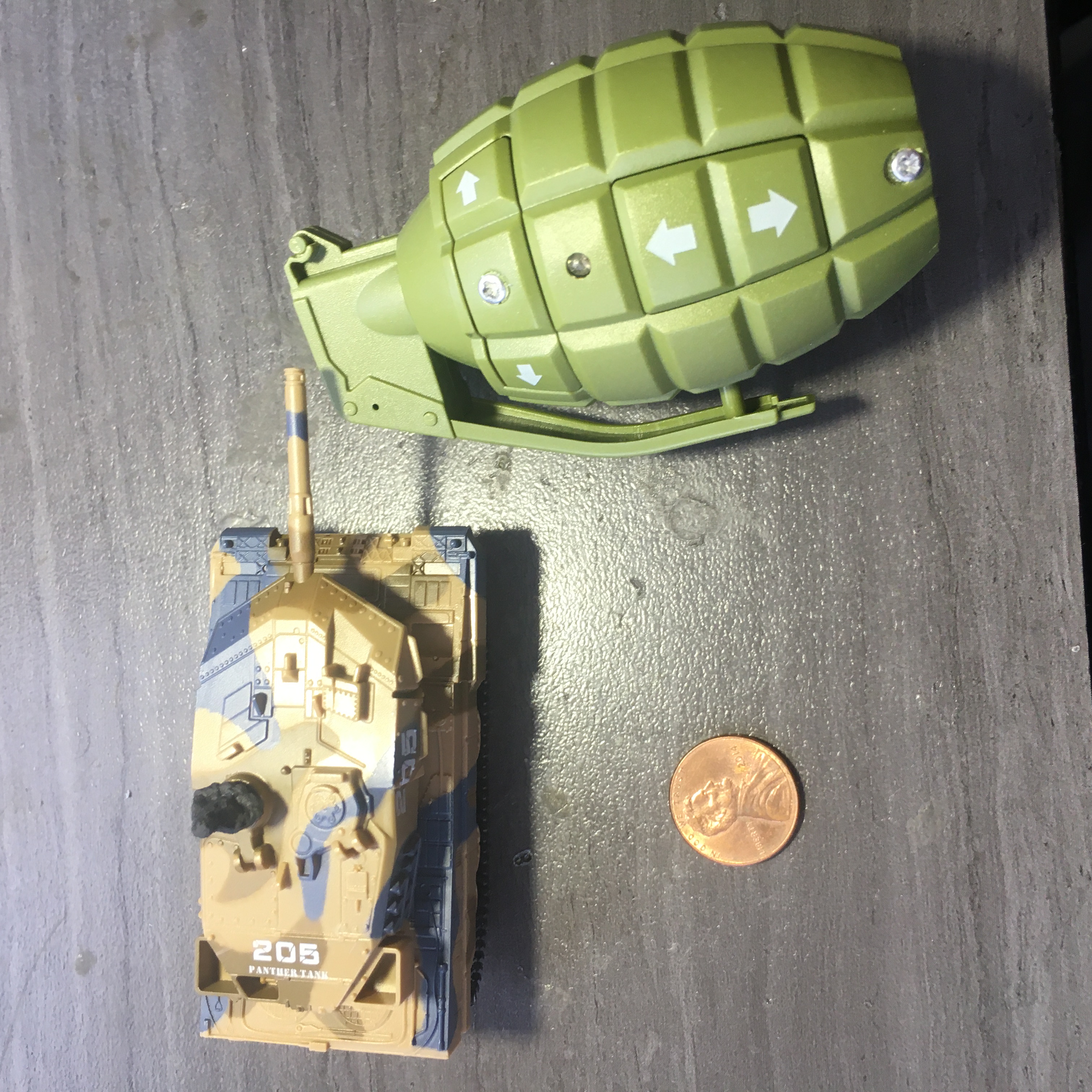 Here is the Leopard with its original 2.4G Handgrenade controller.