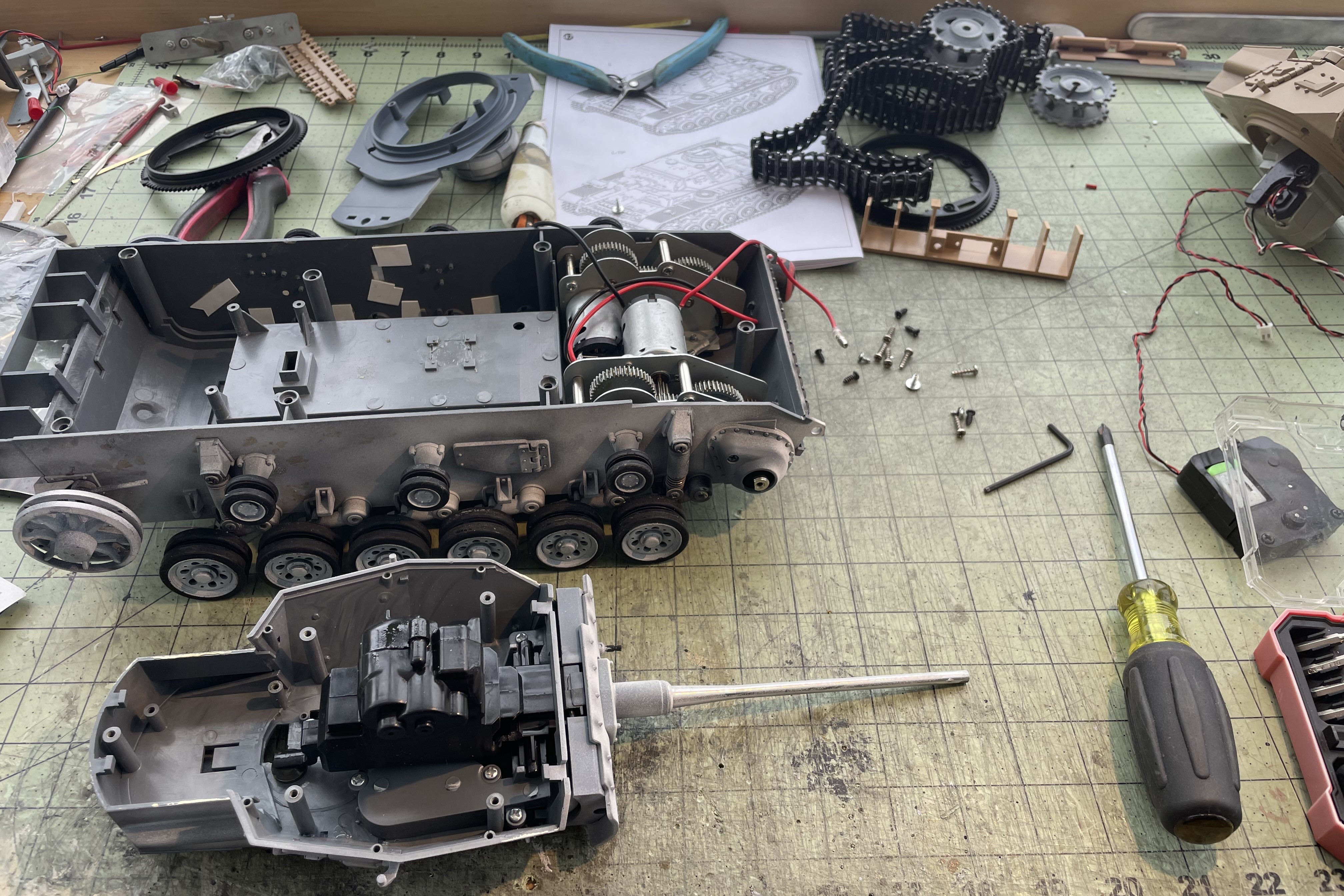 1/16 PzKpfw III Ausf M - Trumpeter/Heller kit with Taigen hull integration - Build