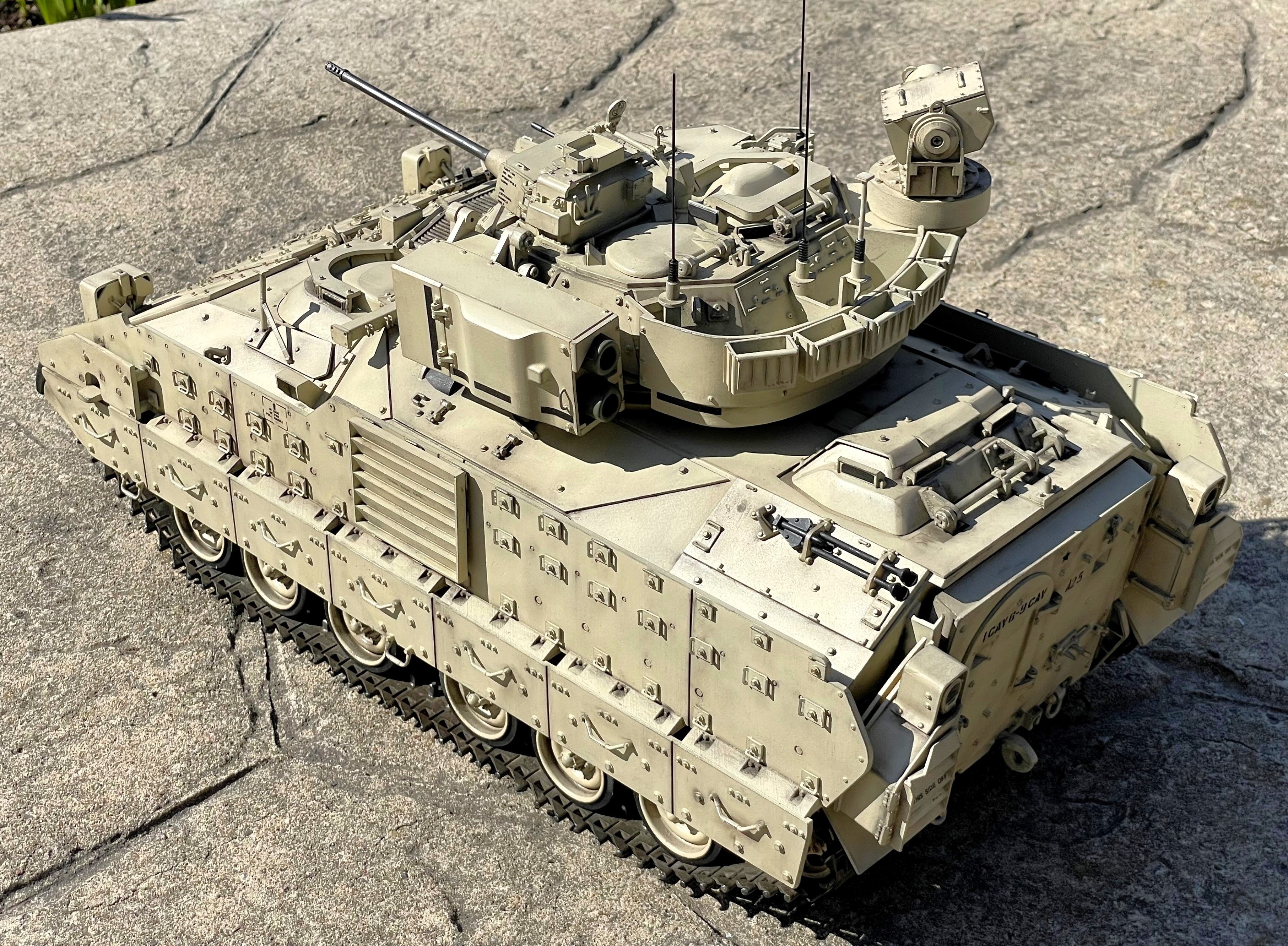 RC 1/16 M3A3 Bradley