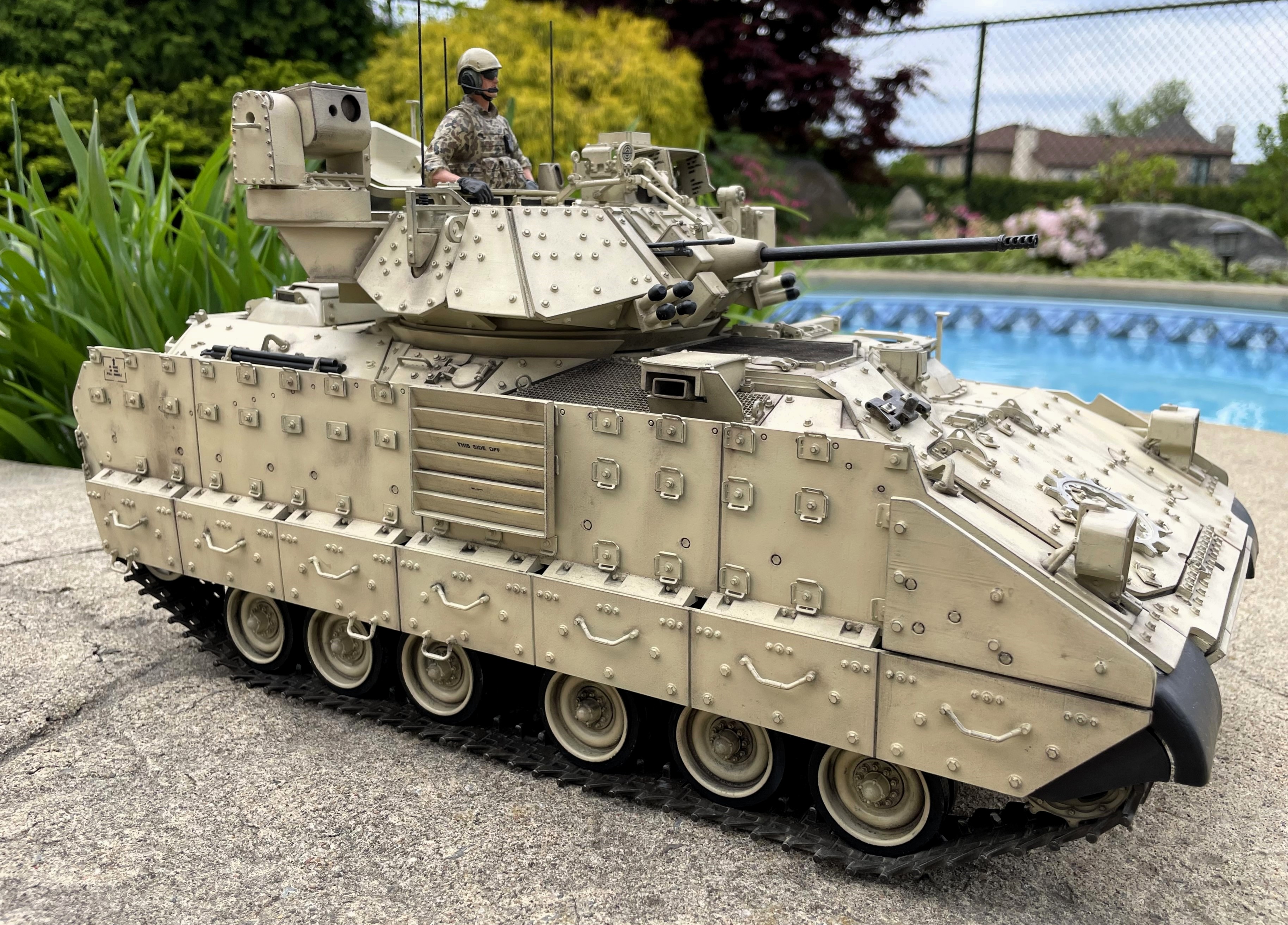 RC 1/16 M3A3 Bradley