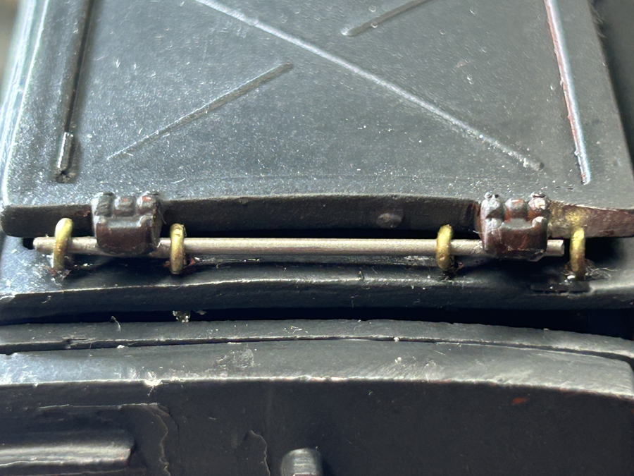 toolbox hinge.jpg