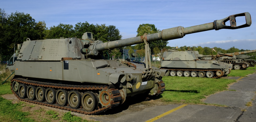 M109