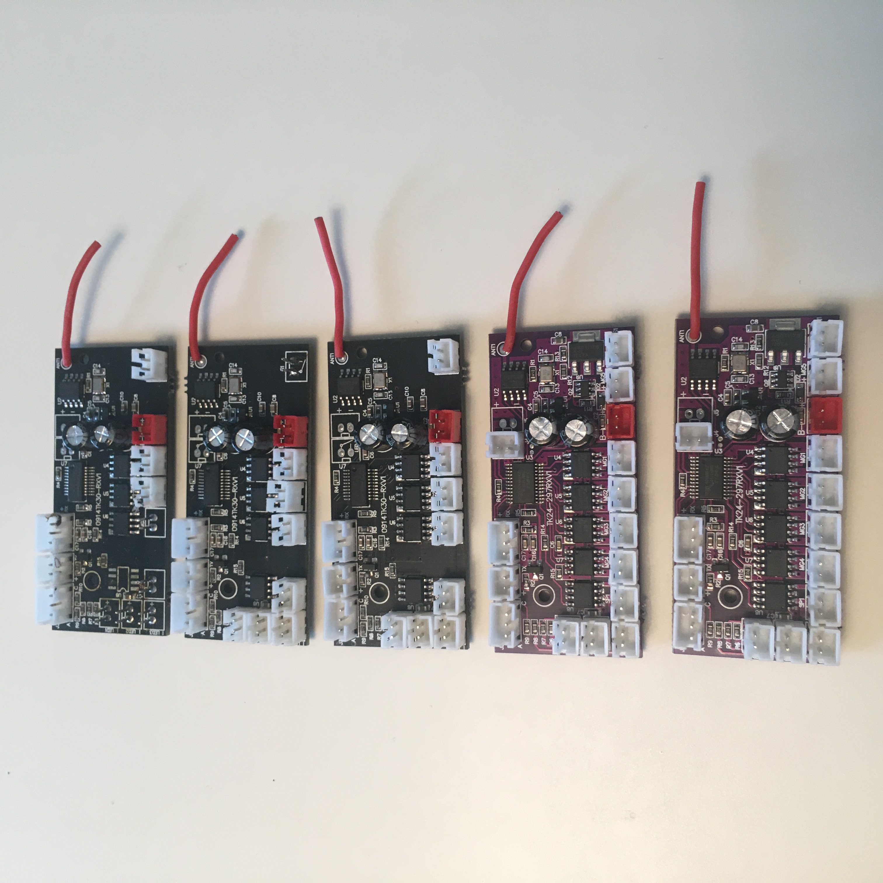 BLACK RX-30-V1 and VIOLET RX-24-V1  receivers work with VI transmitters only.