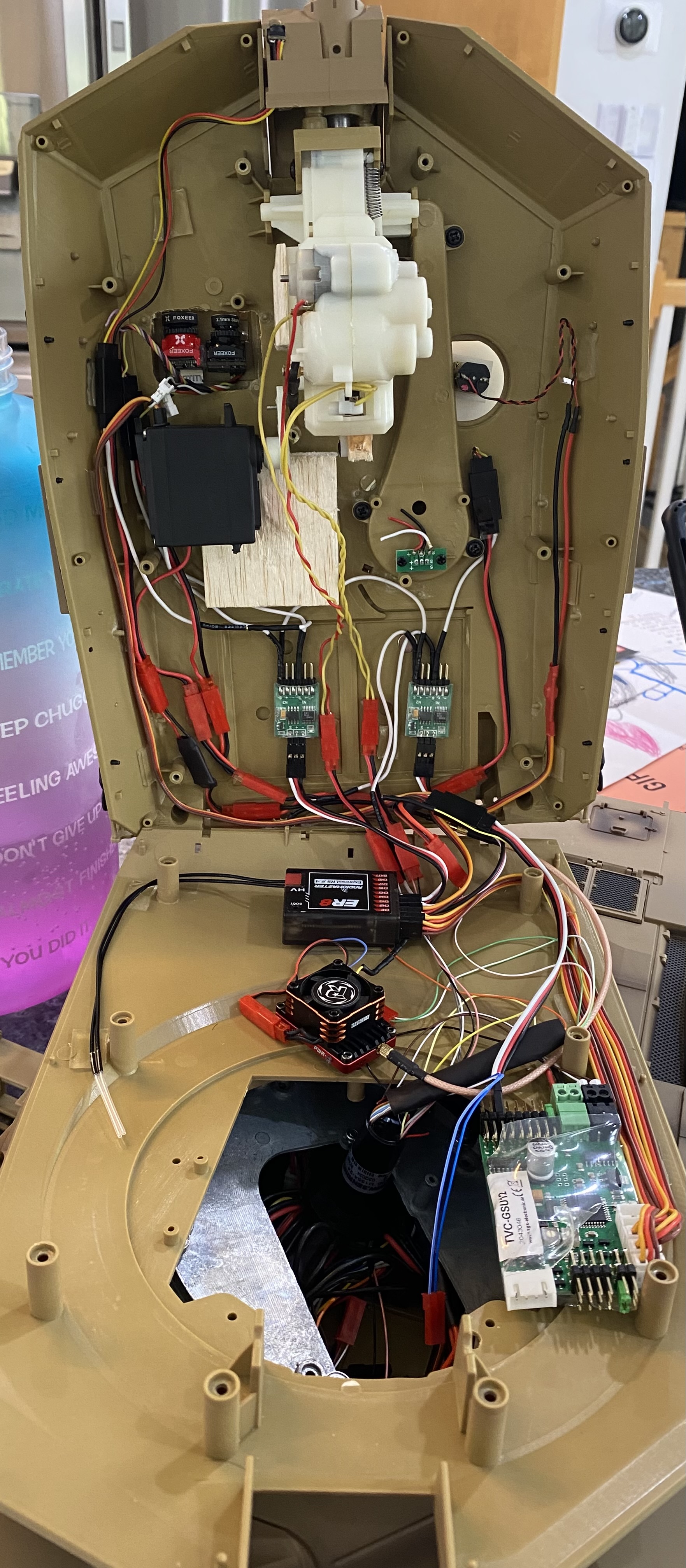 Inside my HL Abrams turret. You can see the  VTX with fan near the turret ring, and two 3 way switches on the upper part of the turret