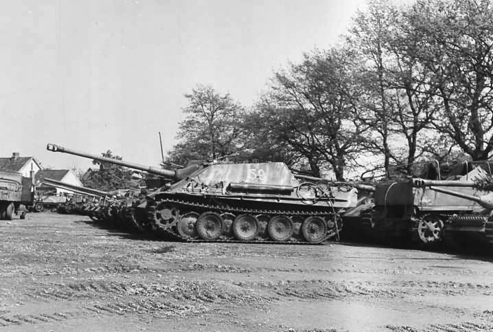 Jagdpanther  59 Panzerjäger-Ersatz-und Ausbildungs-Abteilung 20 Oldenburg 5- 1945.jpg