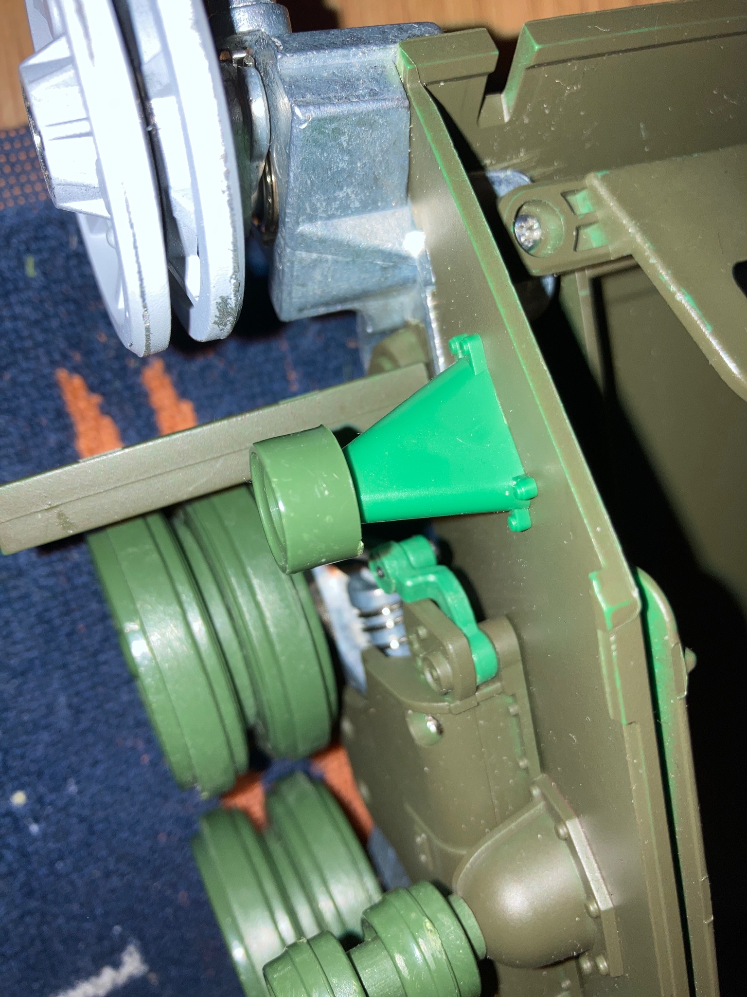Front return axle fits into this moulded housing