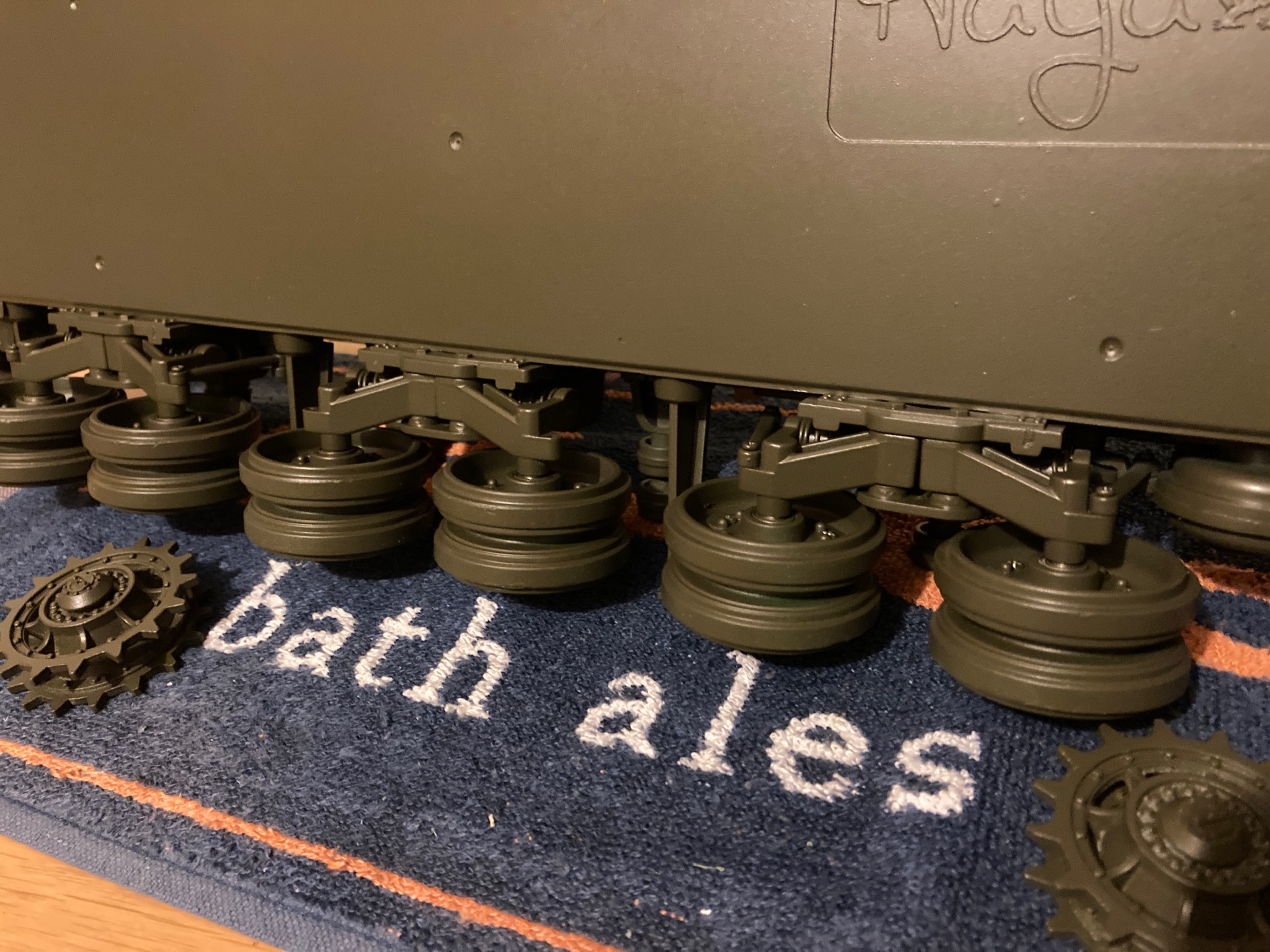 The metal suspension arms were primed and then painted.