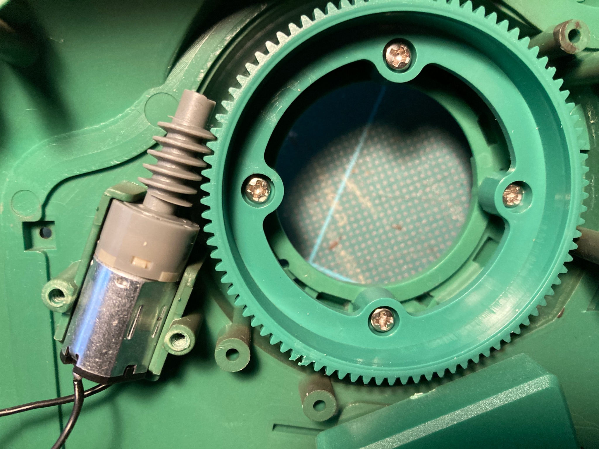 The motor that turns the commanders cupola.