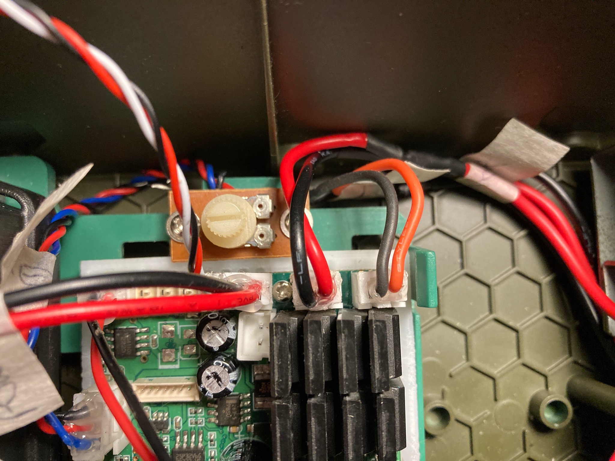 Lucky  I spotted these reverse polarity plugs before switching the power on !