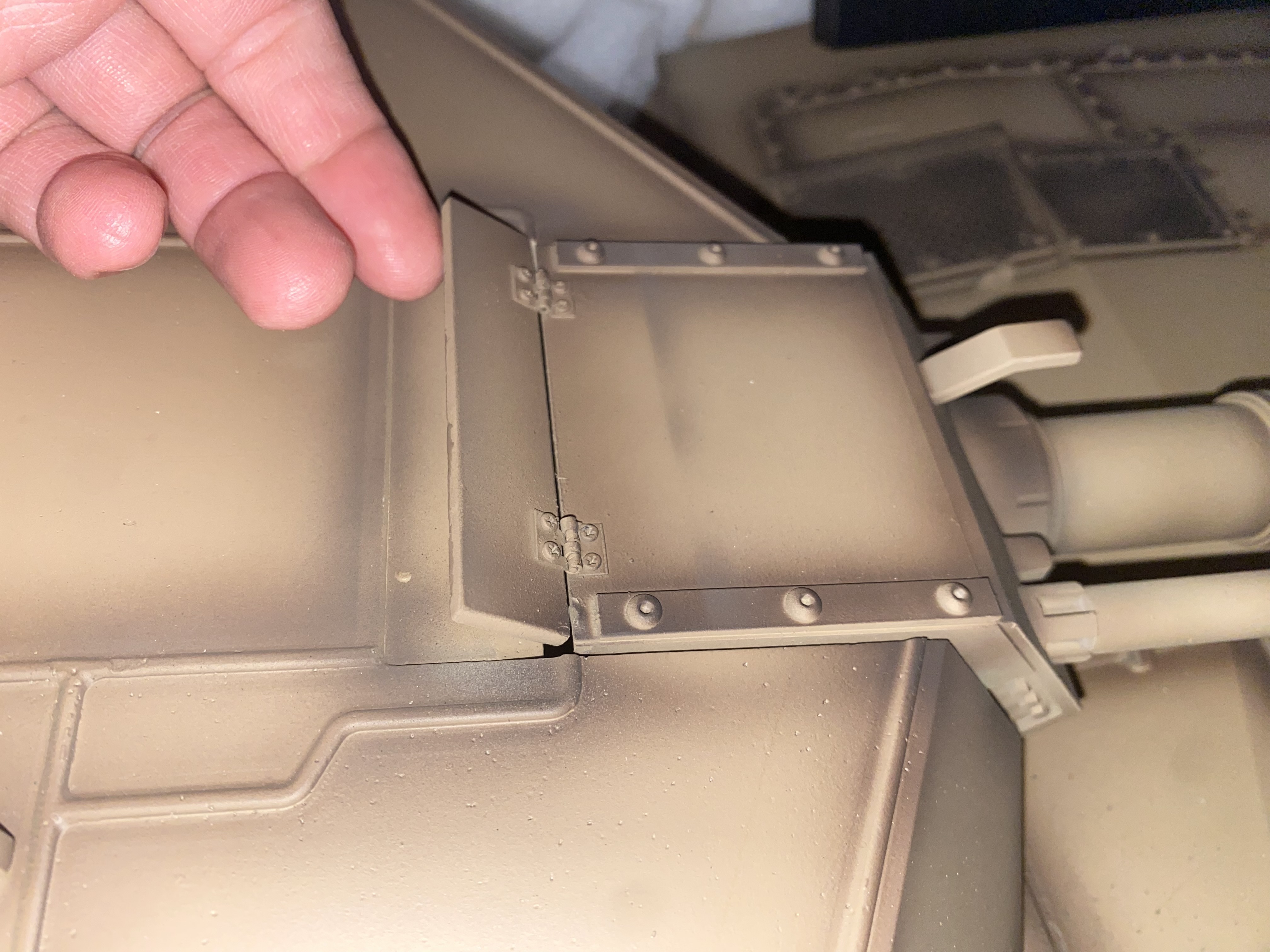 Flap on the mantlet has real hinges