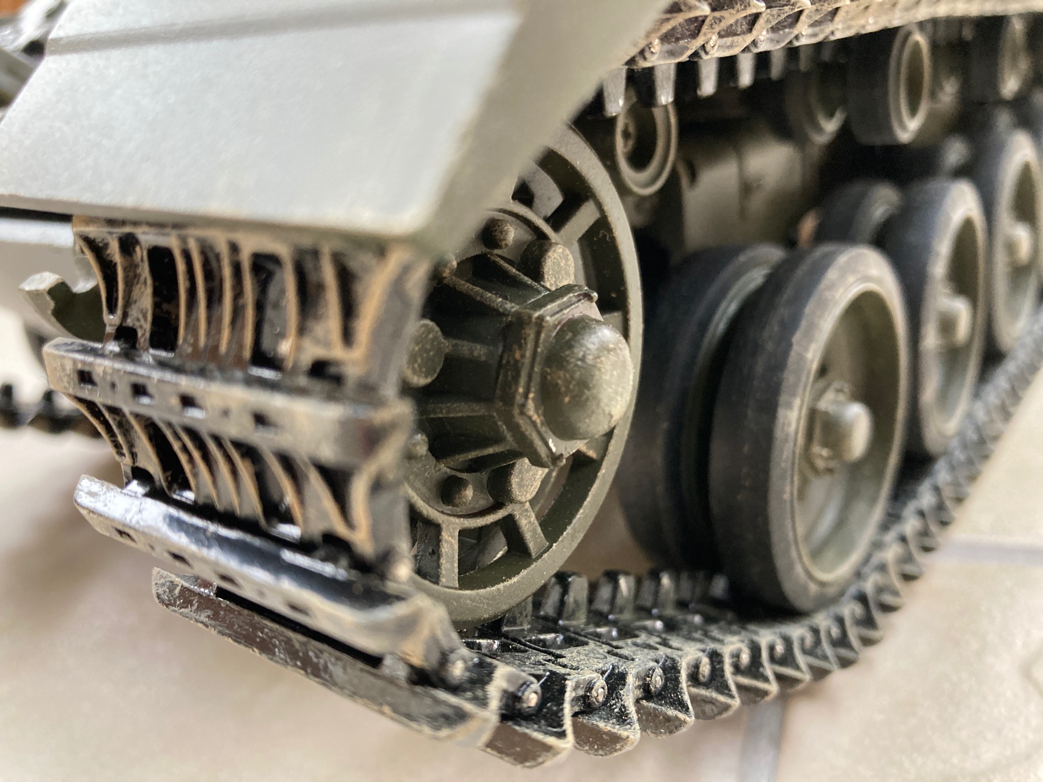 The strut sockets are hardly visible when the tank is being driven.
