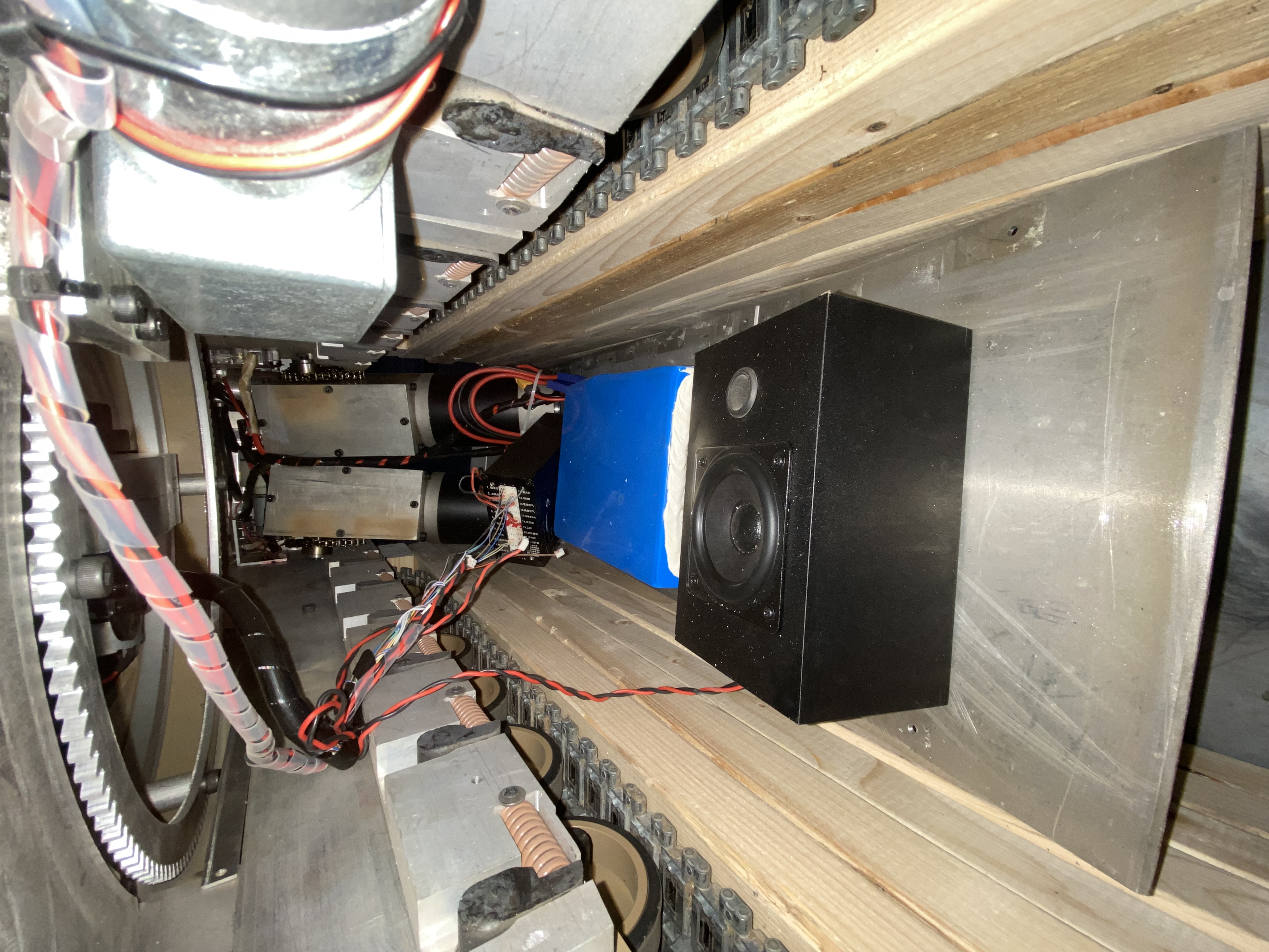 On the floor plate is the speaker, battery, and MFU