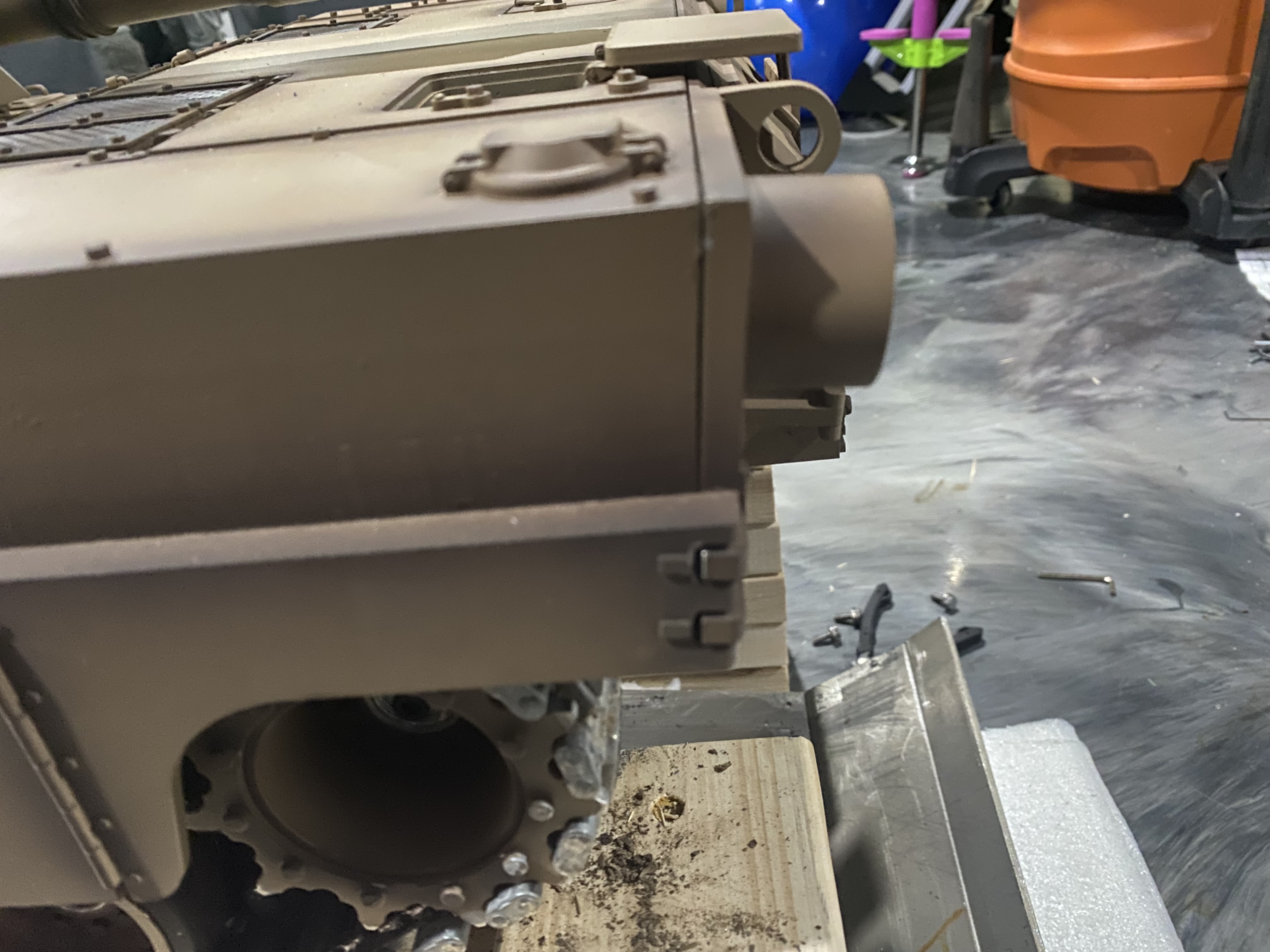 The rear plate interlocks and screws into the upper chassis, so you have to take the rear plate off the get the upper chassis/turret off