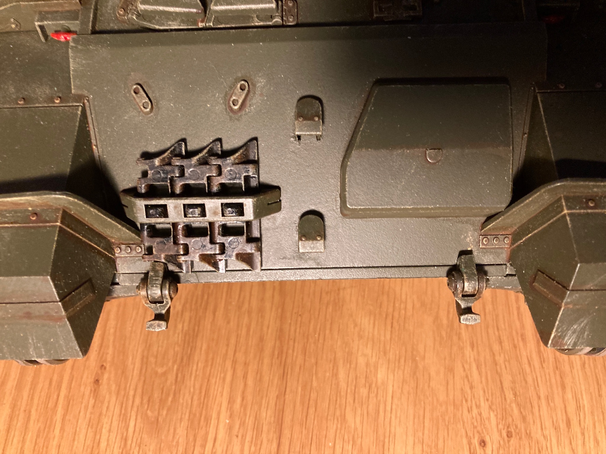 Much reduced gap between hull and glacis plate.