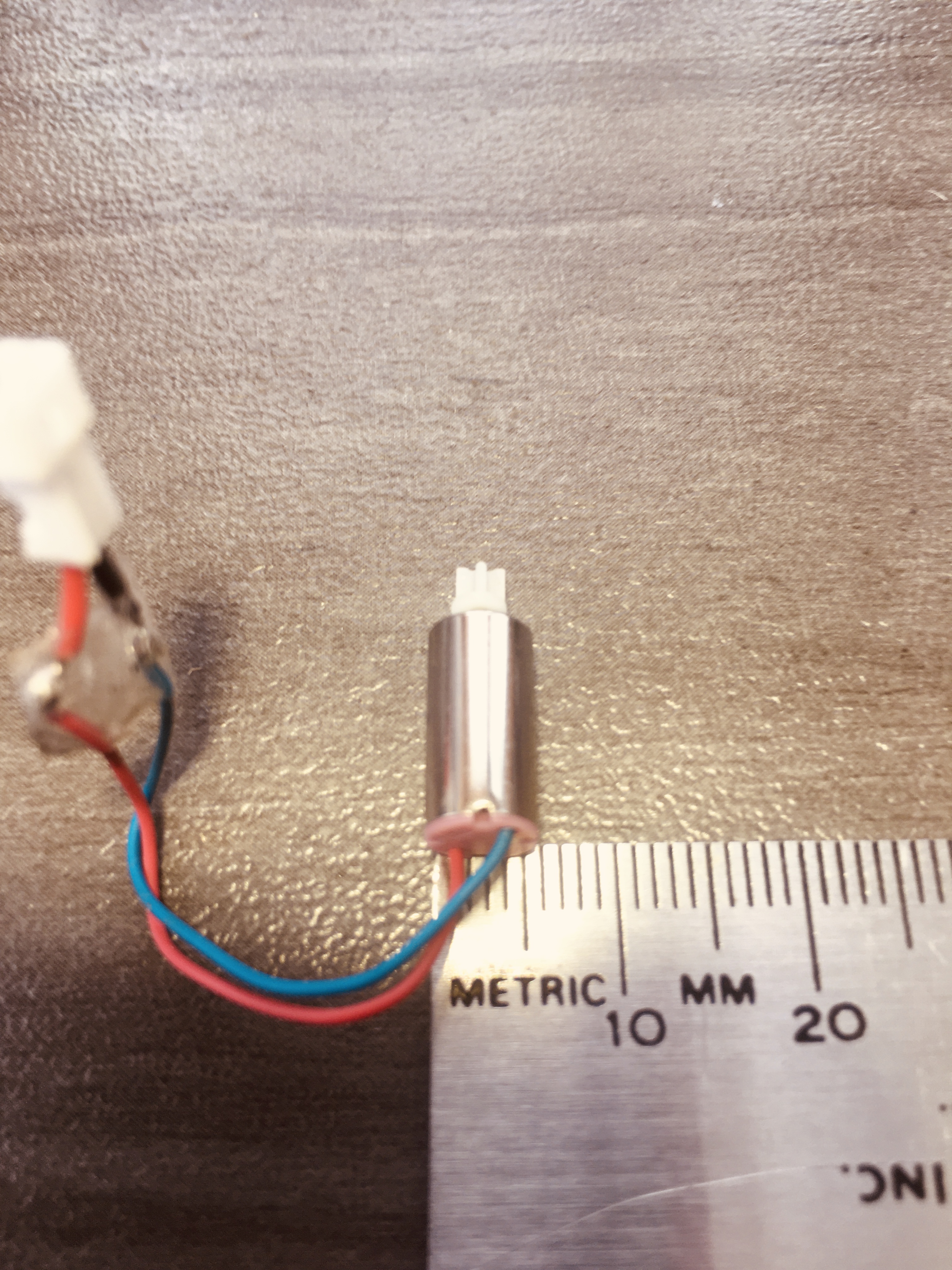 looks to be 6 mm wide.