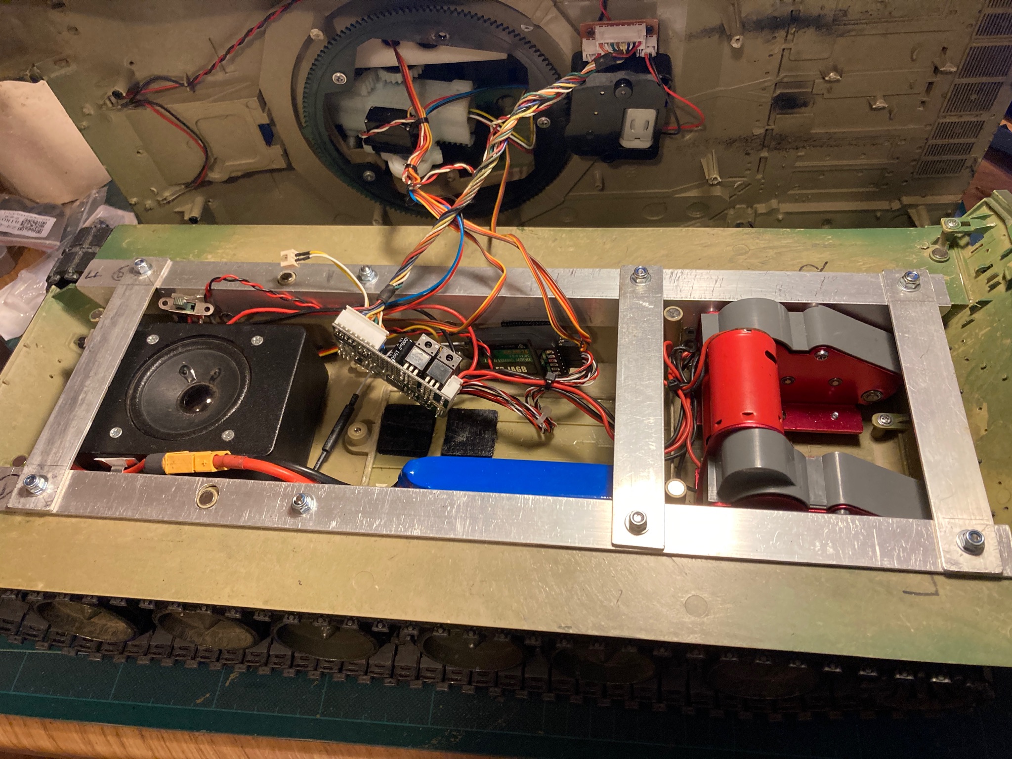 TK24 allowed to lift to help stop cables and joints being fractured. Note only 3 fixing screws for ring gear!