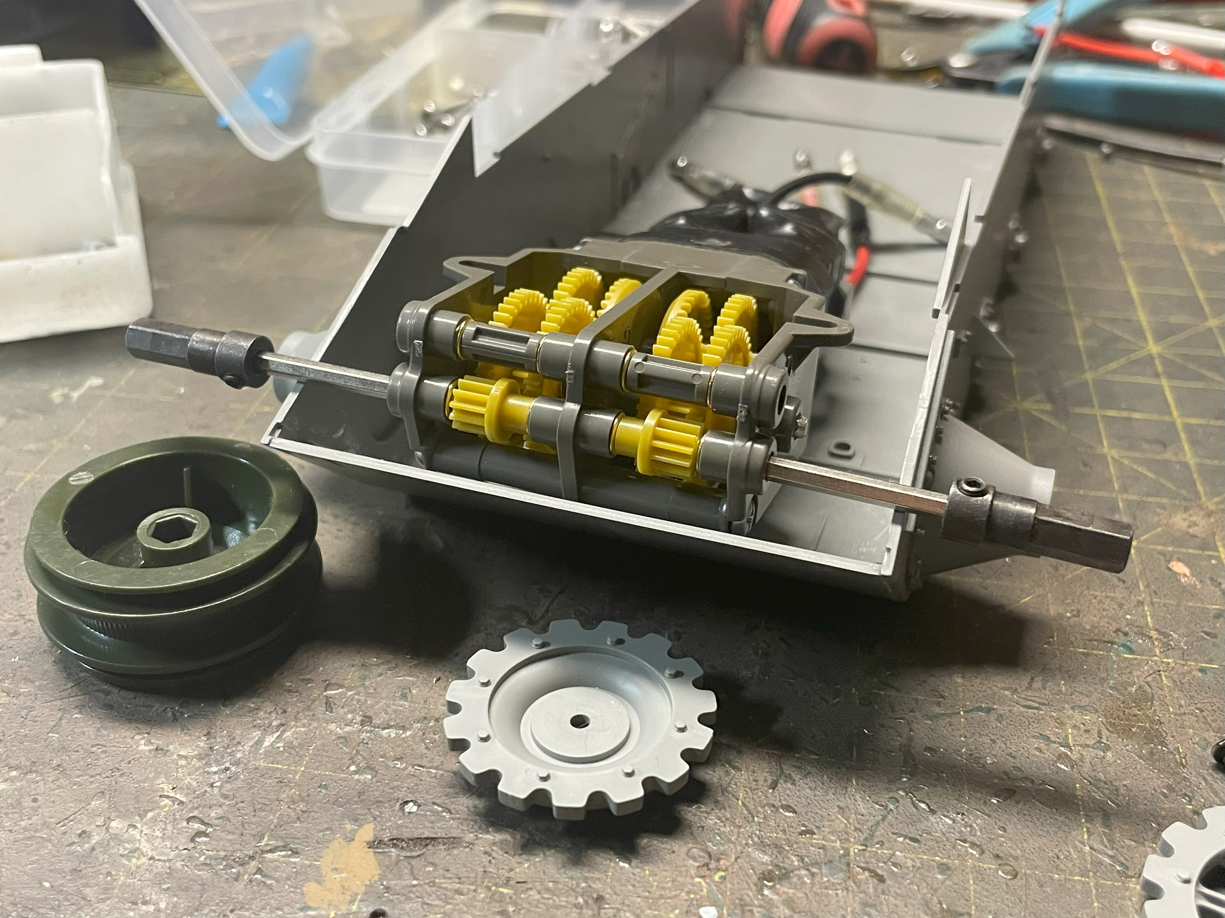 1/16 RC M-50A1 Ontos - Converting the Takom kit to RC - Build