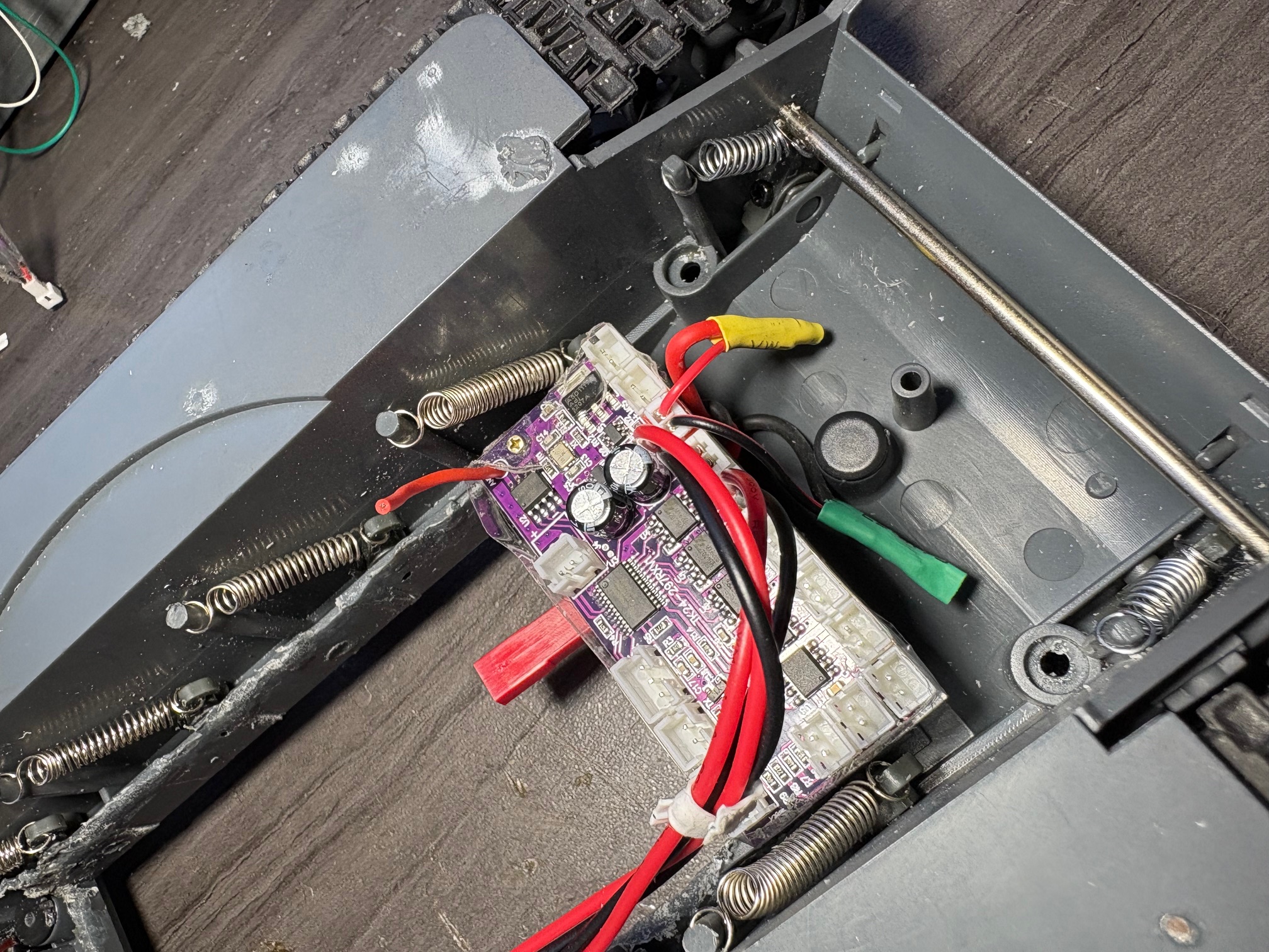 Ends of the JST red\black wires get a 2.5 mm connector  soldered on then plugged into the RED receiver input connector. This is a short high current run wiring technique. Allow maximum current flow from the lipo to the receiver.