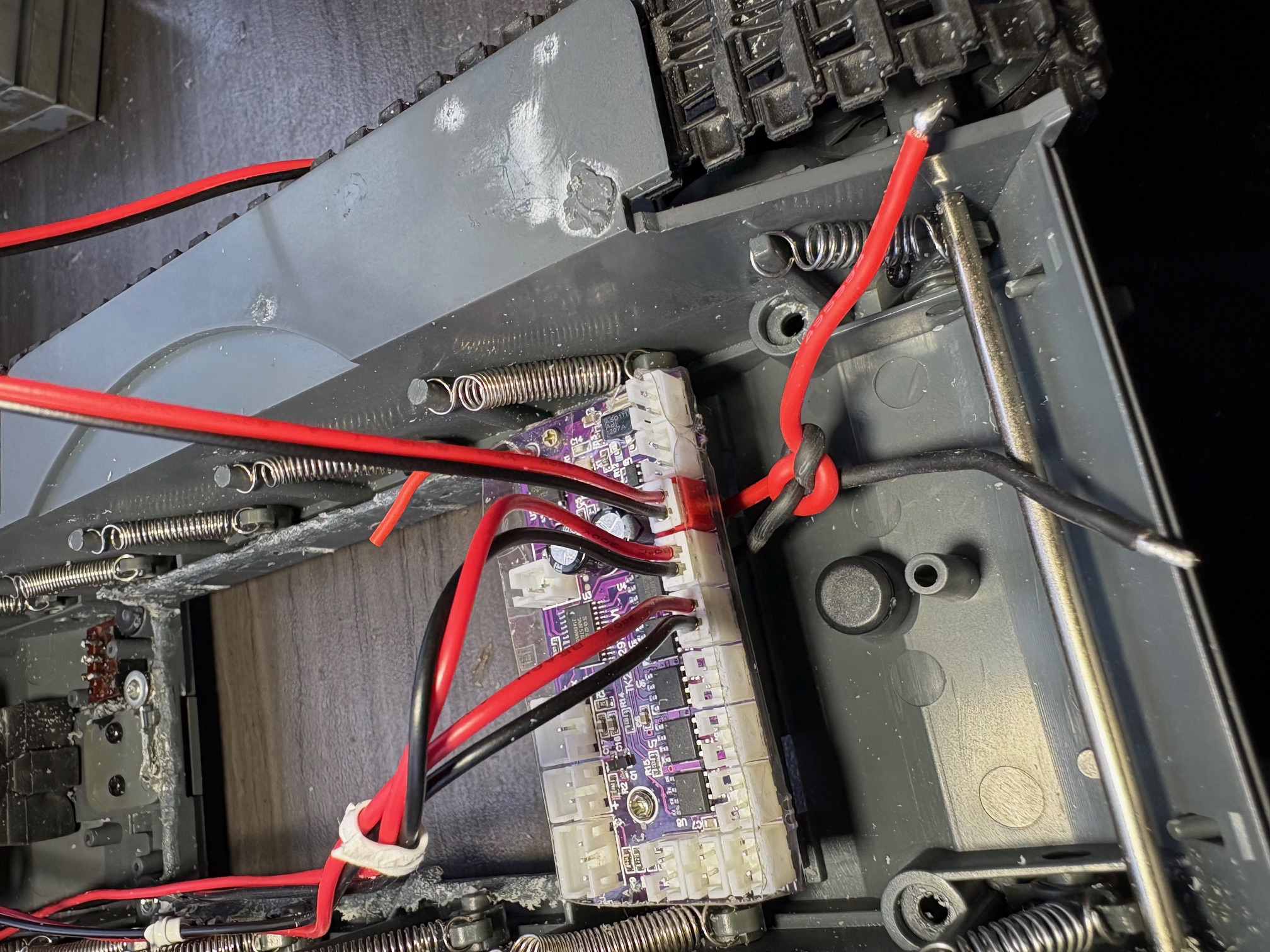 JST input wire strain relief. Yanking on the JST during battery removal can damage the receiver RED battery input on the receiver. Thanks to the strain relief that is not a problem here.