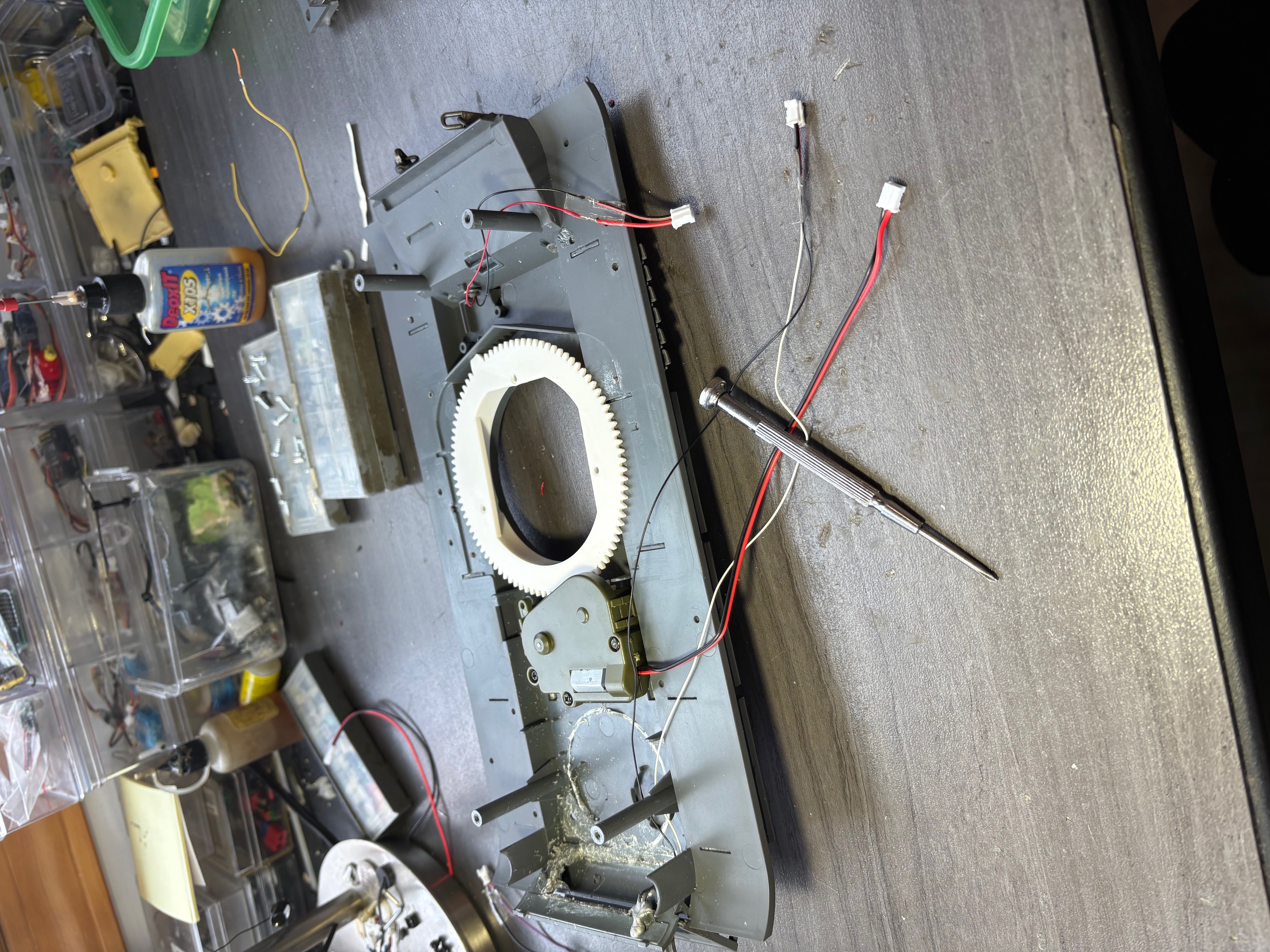 Front, rear tail lights wired, as well as turret traverse L\R.