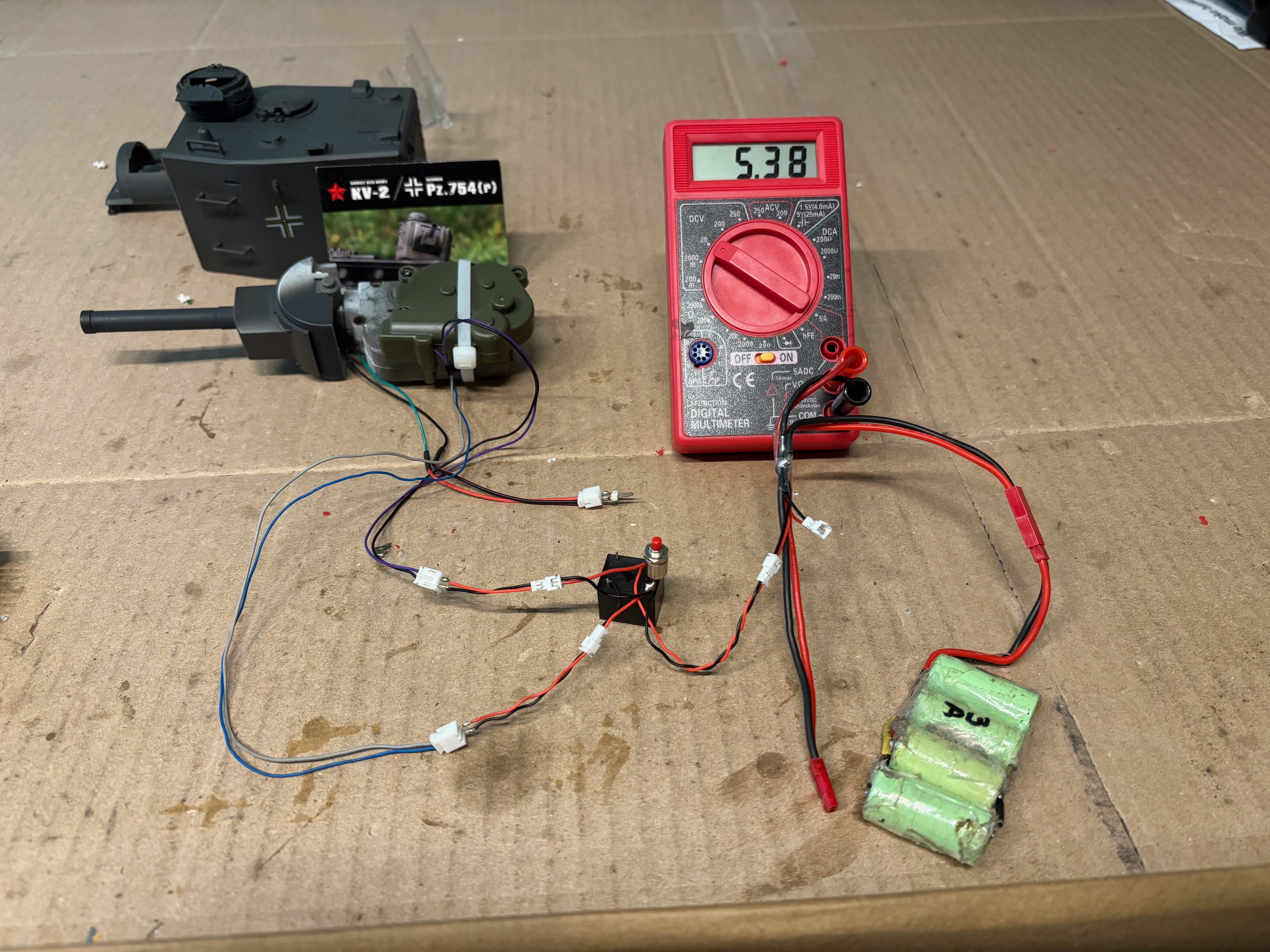 This picture shows a 4 cell niMh battery for the power supply. 1 cell ~ 100mAh Lipo can also be used. 2s Lipo also works.   So minimum 1s Lipo to 2s lipo can be used. The speed of the recoil function increases with more voltage.