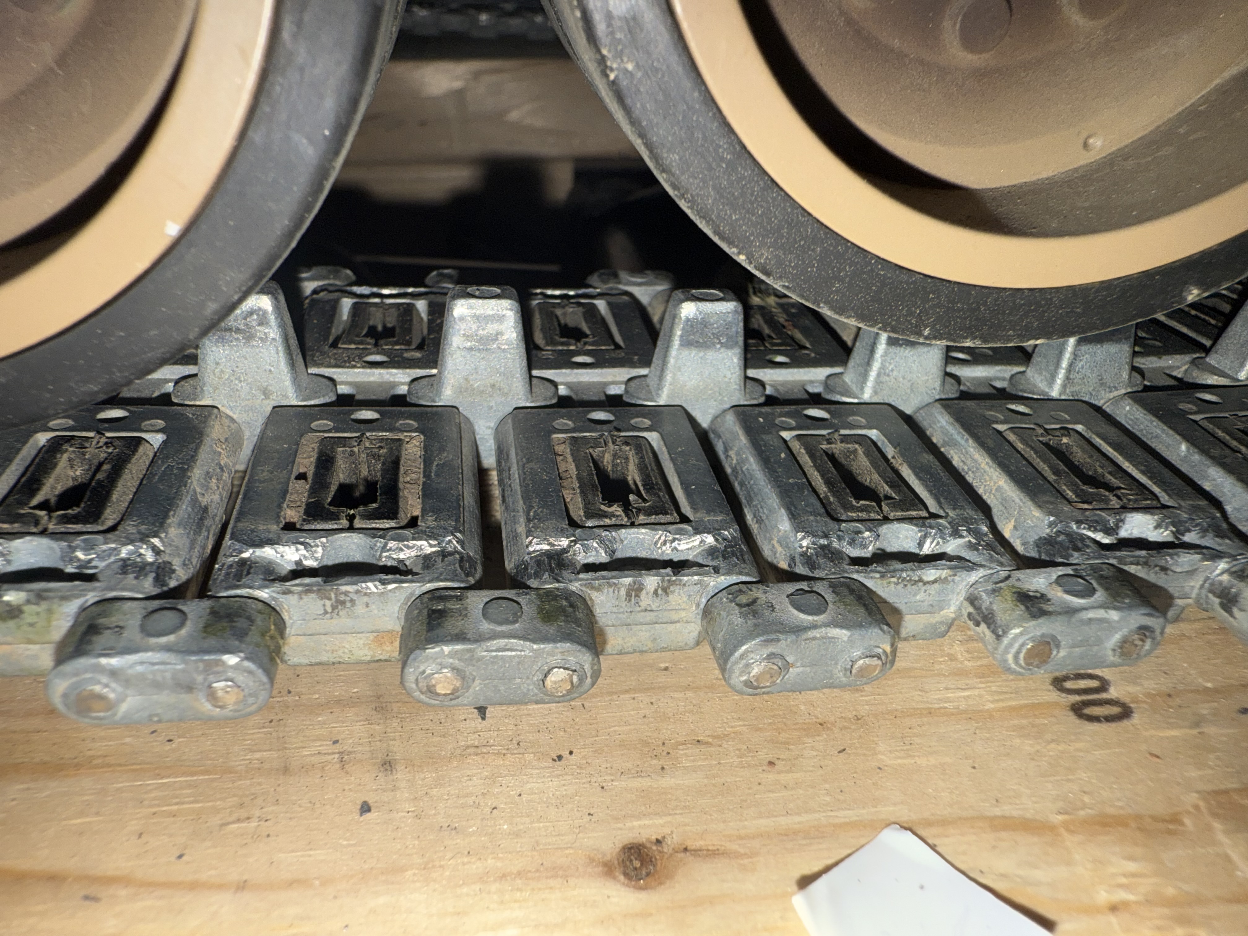 Similarly the inside pad is part metal and the back of the securing clip for the rubber pad. Also you can the the fins are solid instead of hollow